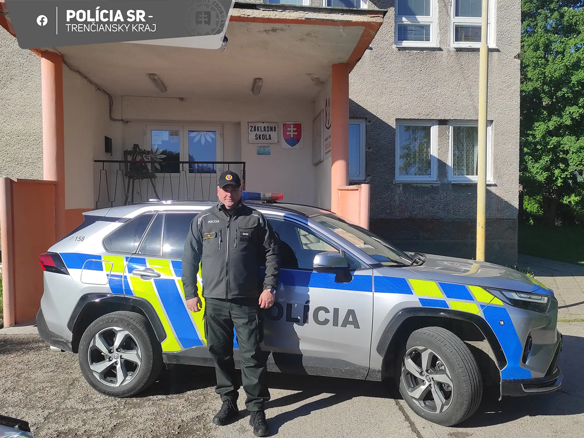 Školy strážia po výhražných e-mailoch policajti.