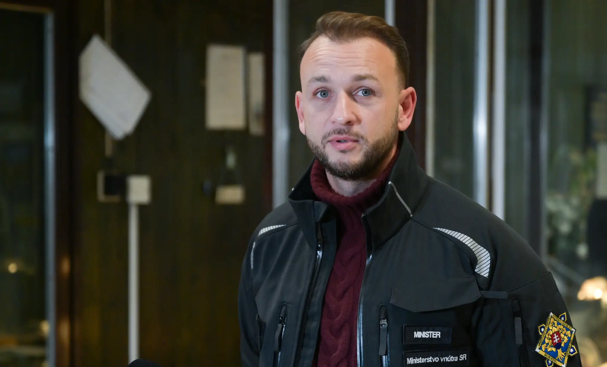 Na snímke minister vnútra SR Matúš Šutaj Eštok (HLAS-SD) počas brífingu v priestoroch oddelenia dokladov na OR PZ Bratislava.