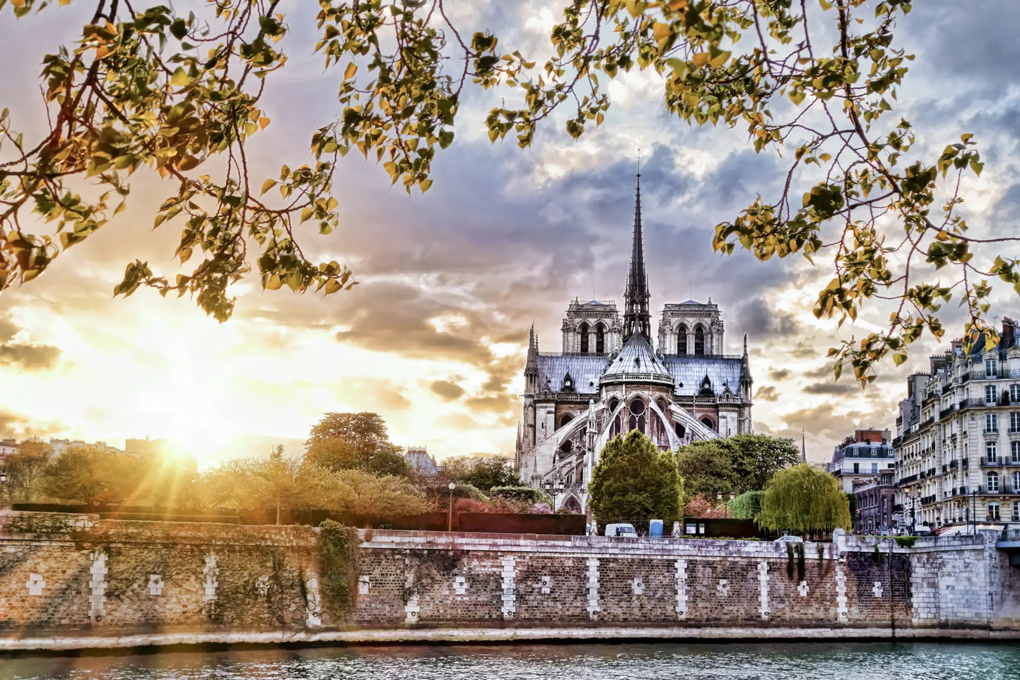 Interiér katedrály Notre-Dame