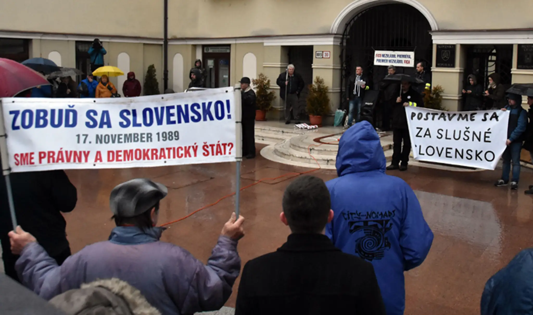 Michalovce - proteste Za slušné Slovensko.