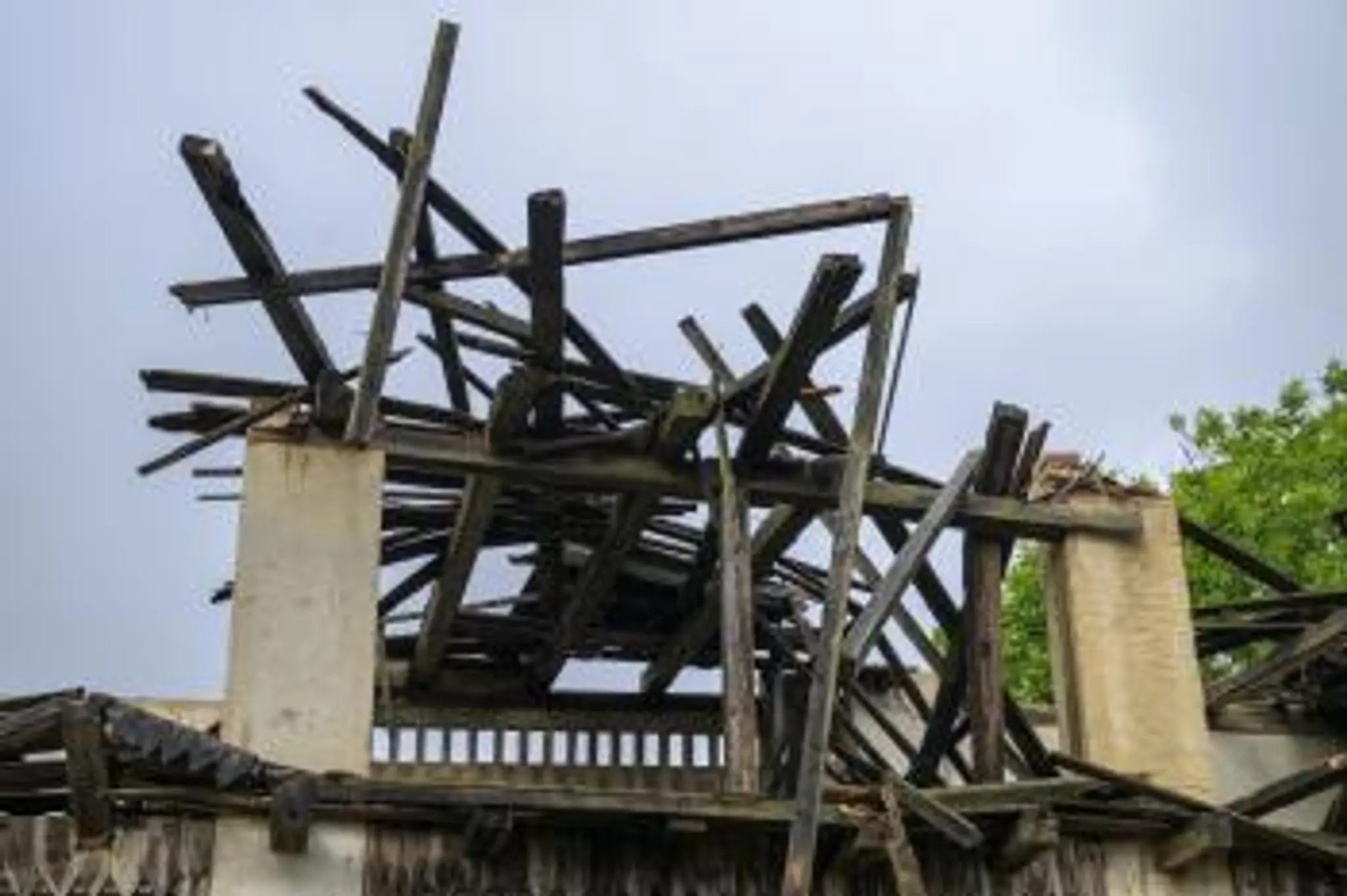Silný vietor zničil sušiareň liečivých rastlín v Hanušovciach nad Topľou
