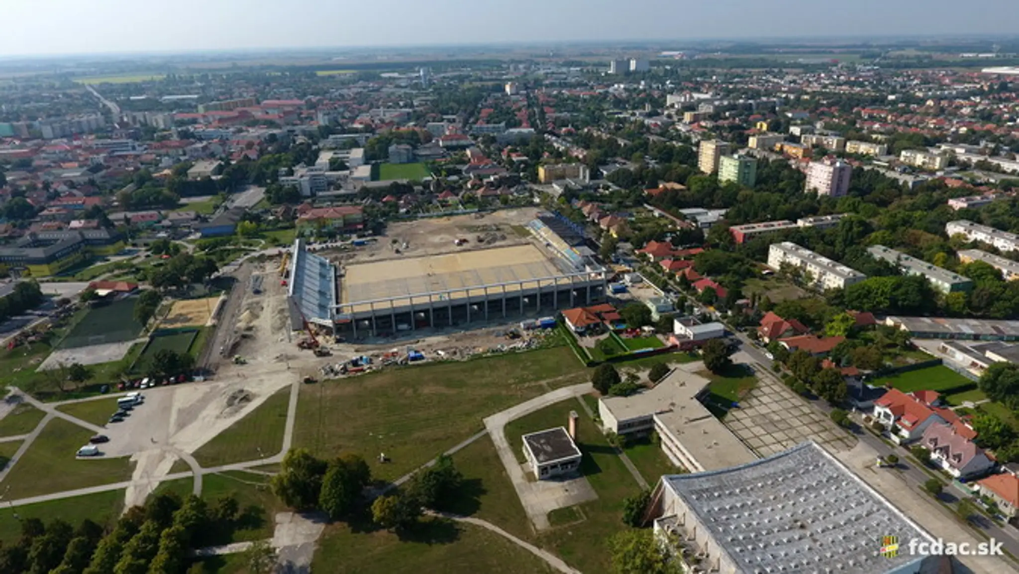 Rozostavaný štadión futbalového klubu DAC Dunajská Streda.