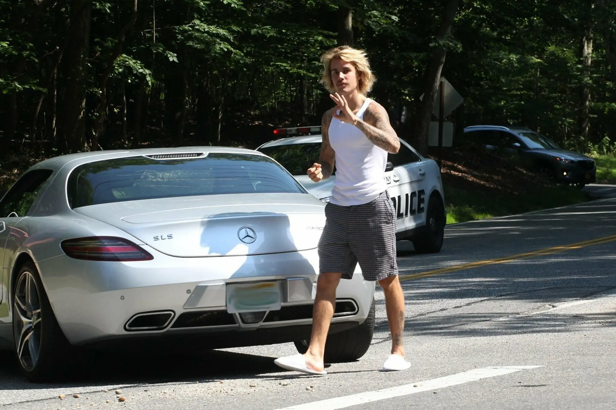 Bieberovi a Baldwin sa pokazilo auto.