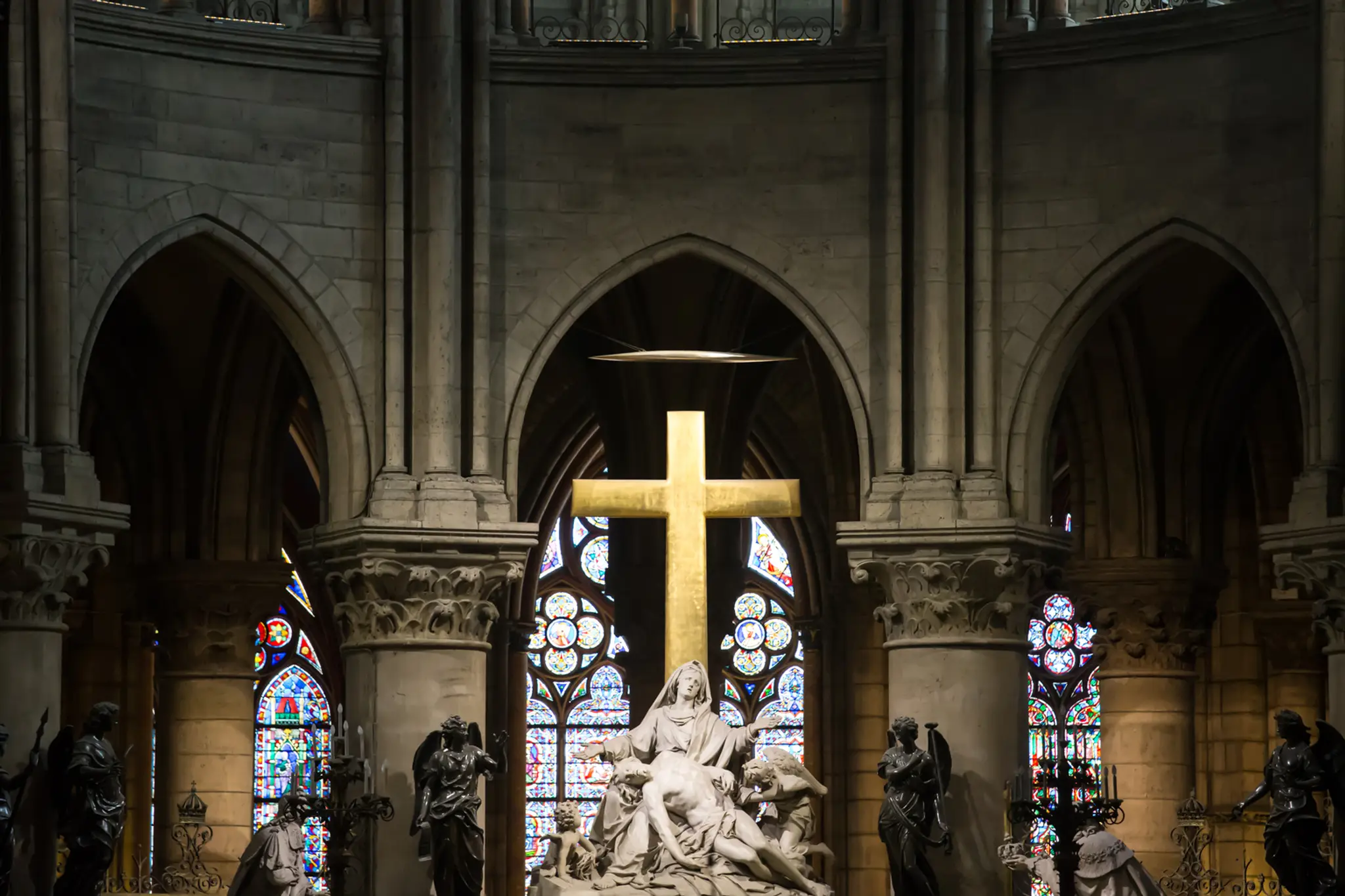 Interiér katedrály Notre-Dame