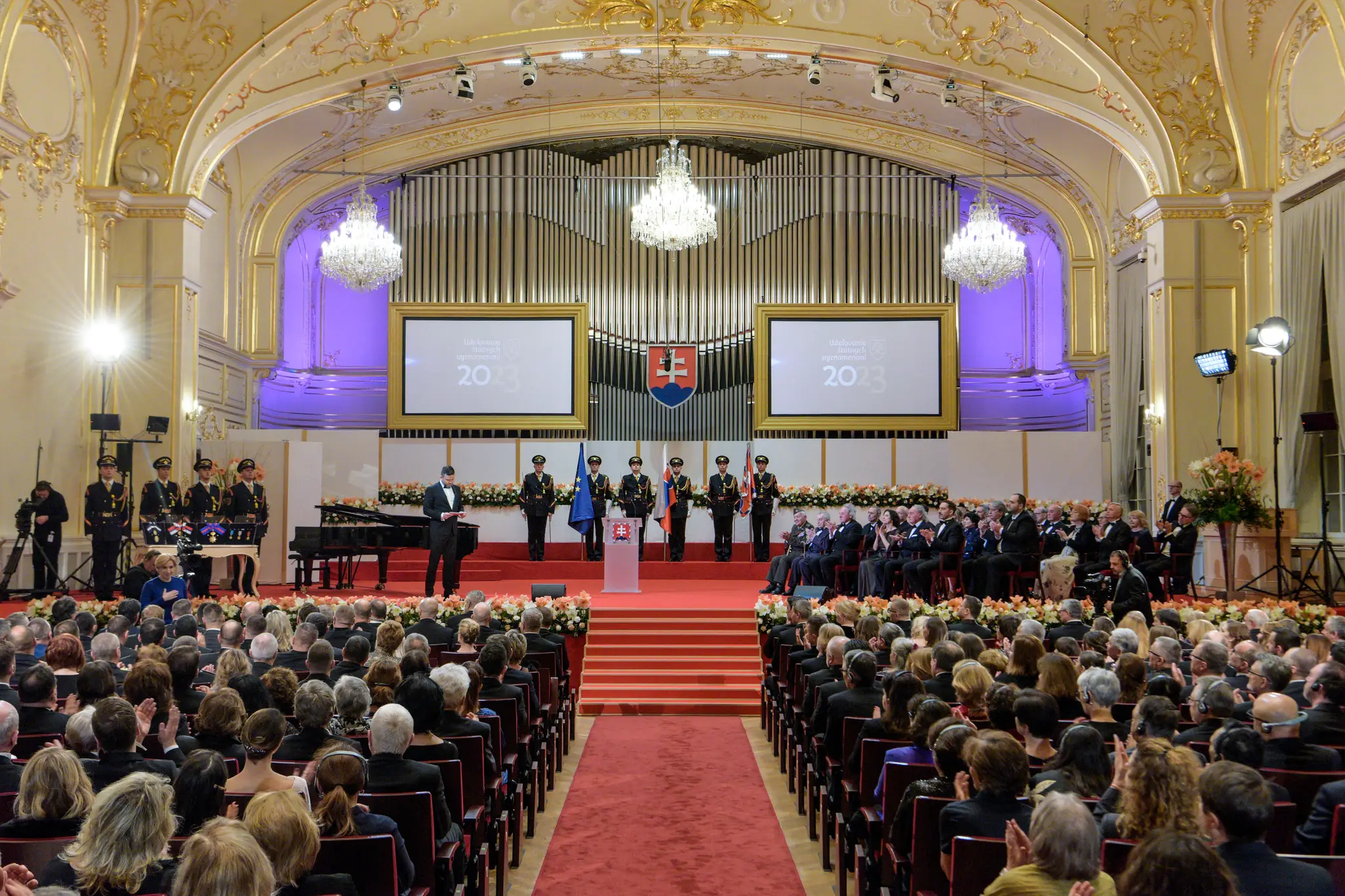 Zuzana Čaputová udelila v nedeľu 1. januára 2023 pri príležitosti 30. výročia vzniku Slovenskej republiky štátne vyznamenania.