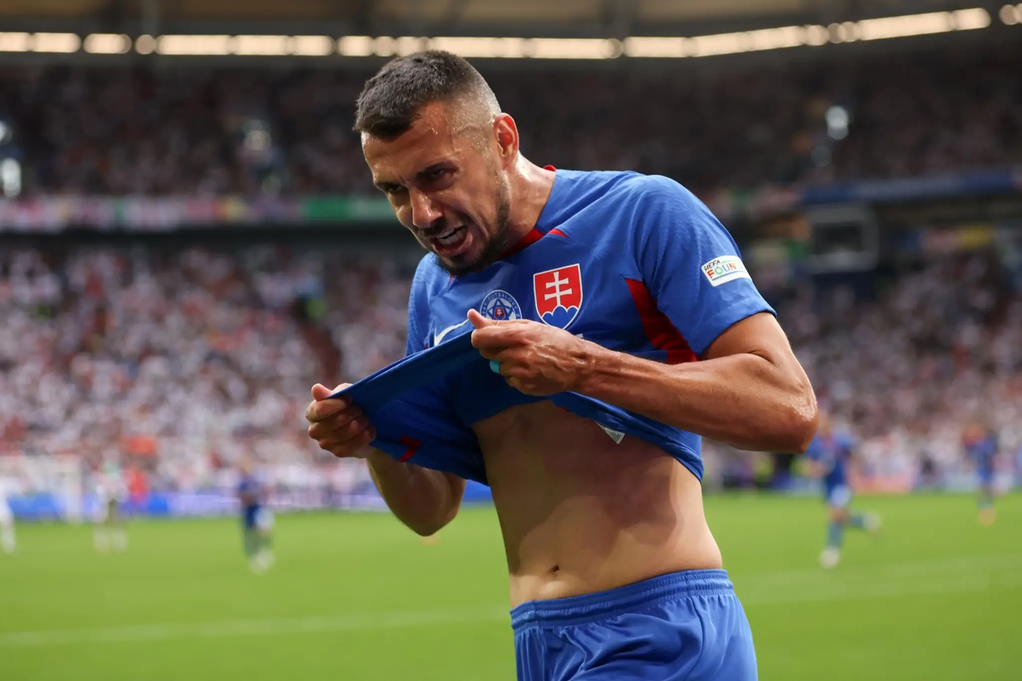 Ivan Schranz oslavuje gól proti Anglicku v osemfinále ME 2024.