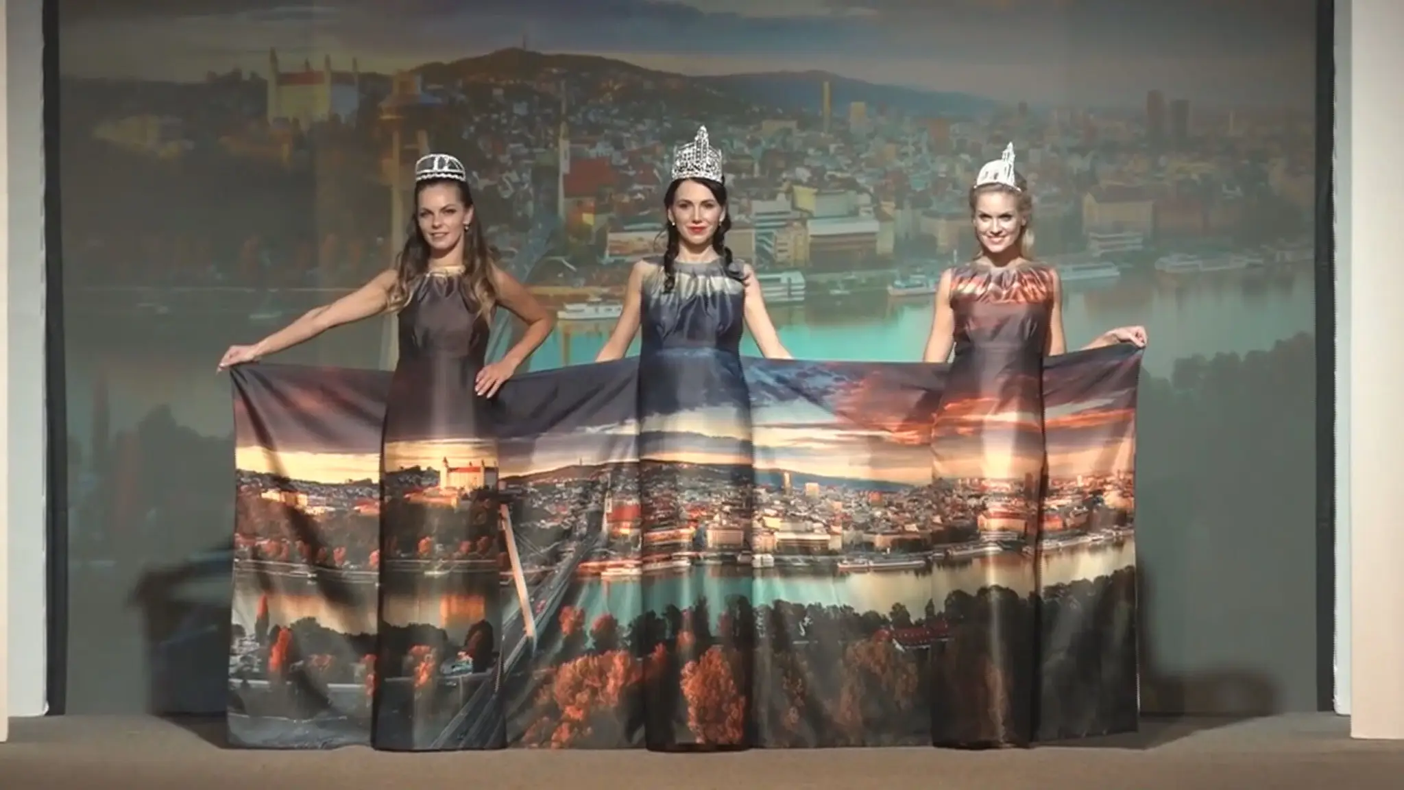 Šaty, ktoré prezentujú Slovensko.