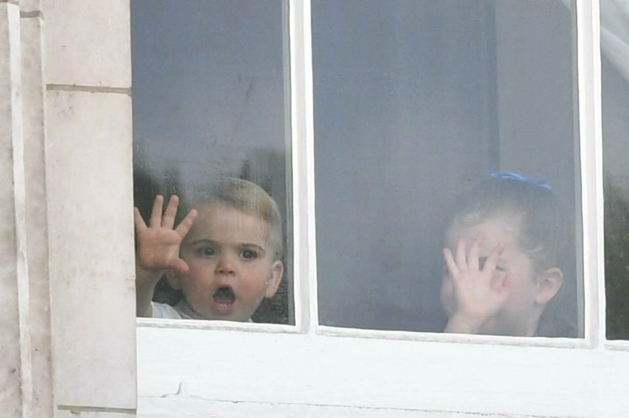 Princ Louis a princezná Charlotte.