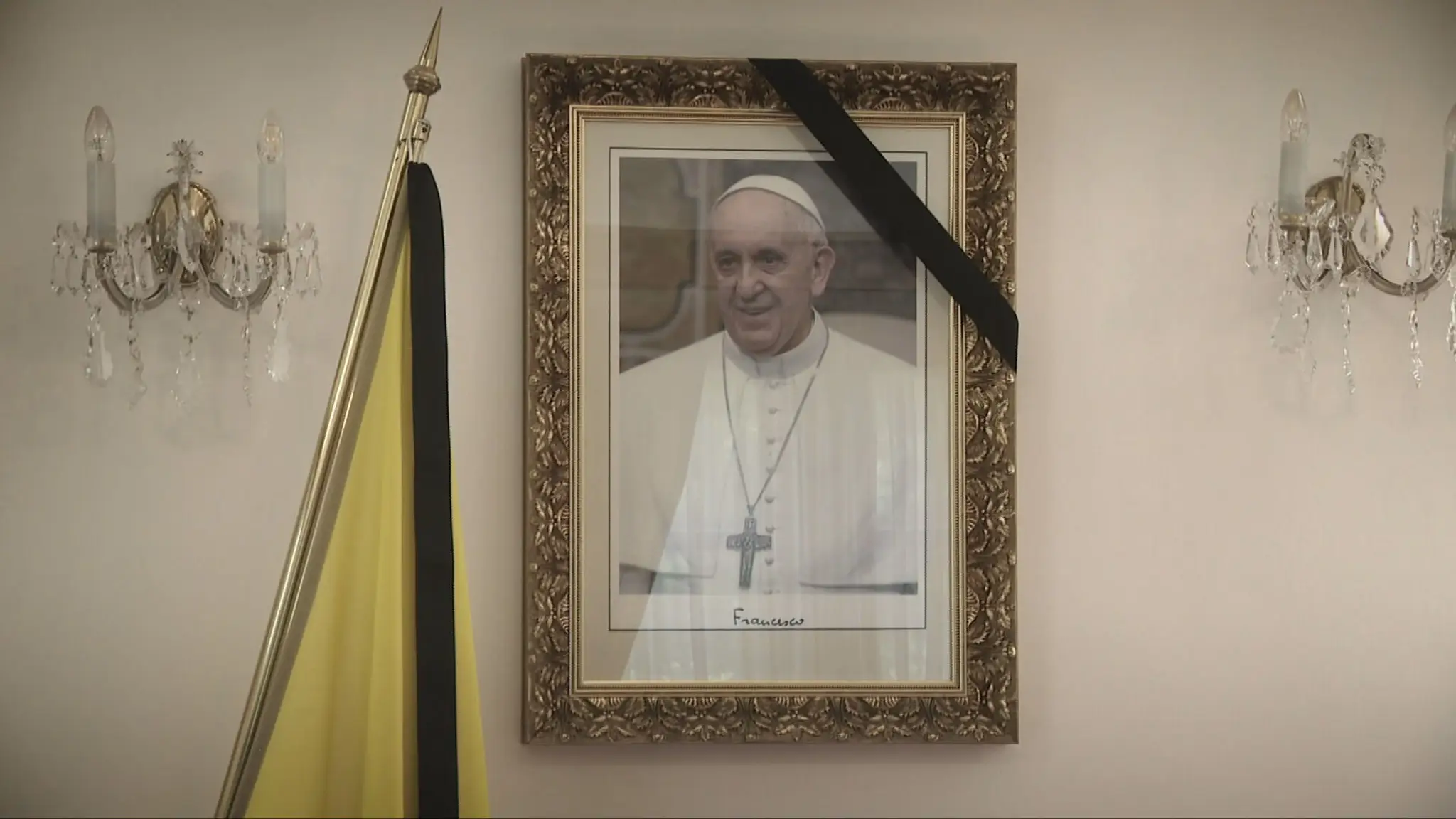 S pápežom Františkom sa lúčili aj Slováci