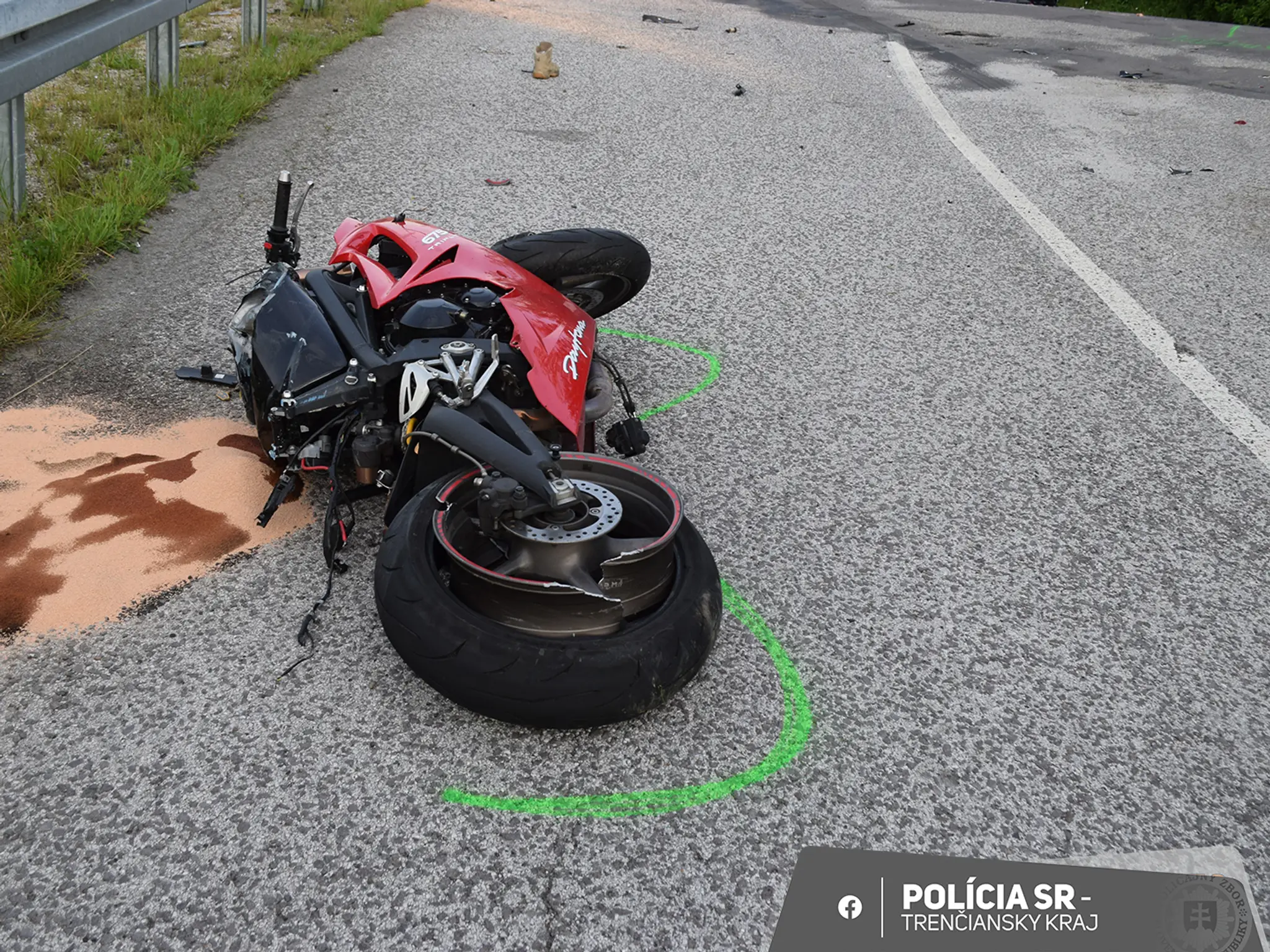 Tragická nehoda pri Bánovciach nad Bebravou si vyžiadala život motorkára.