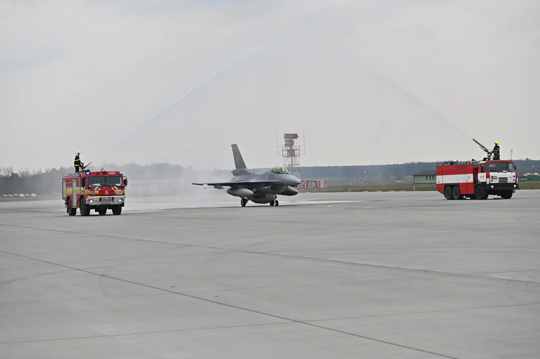 Na Slovensku pristáli ďalšie dve stíhačky F-16