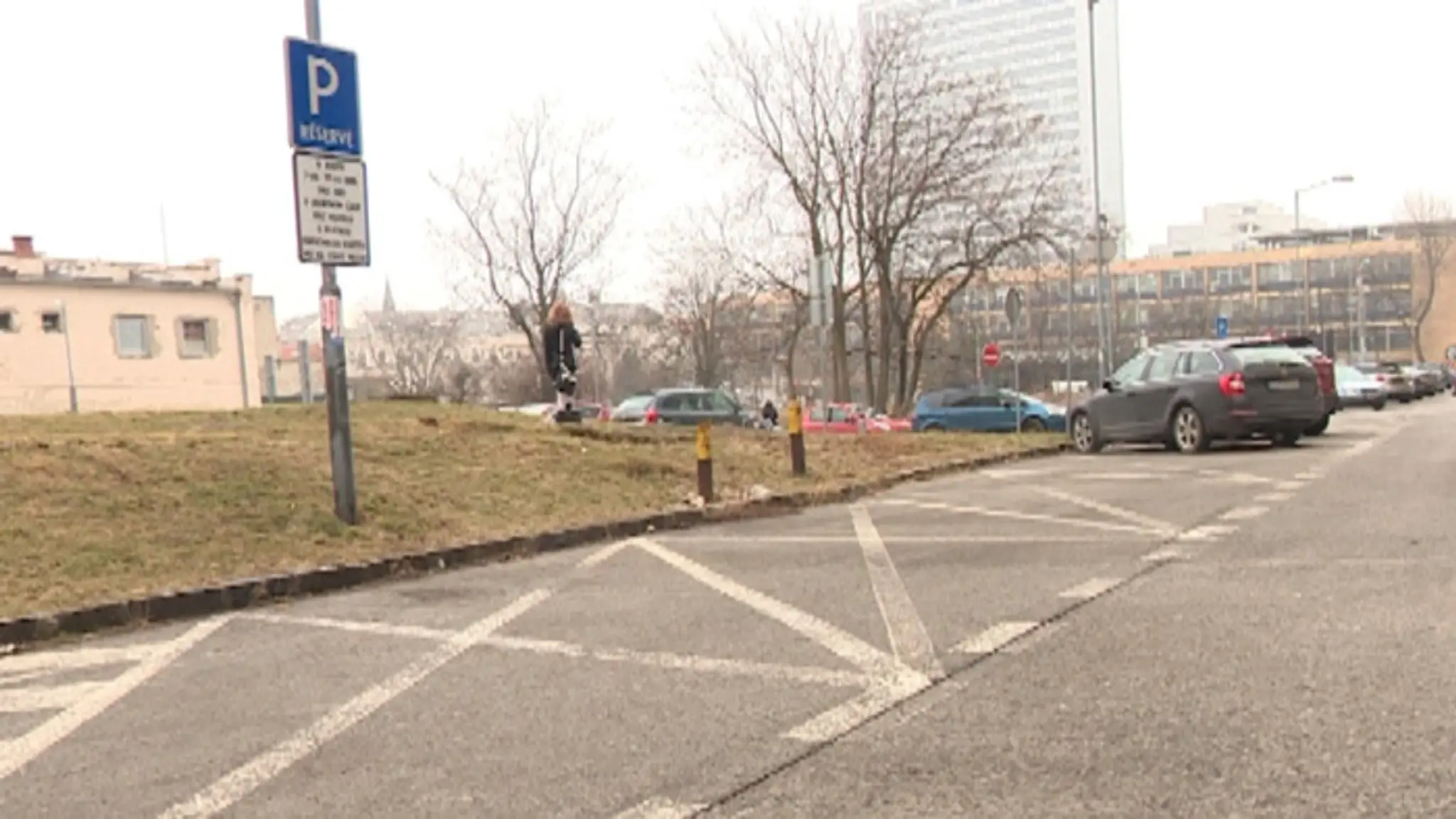 Parkovisko na na Slovanskej ulici v Bratislave pri NBS.