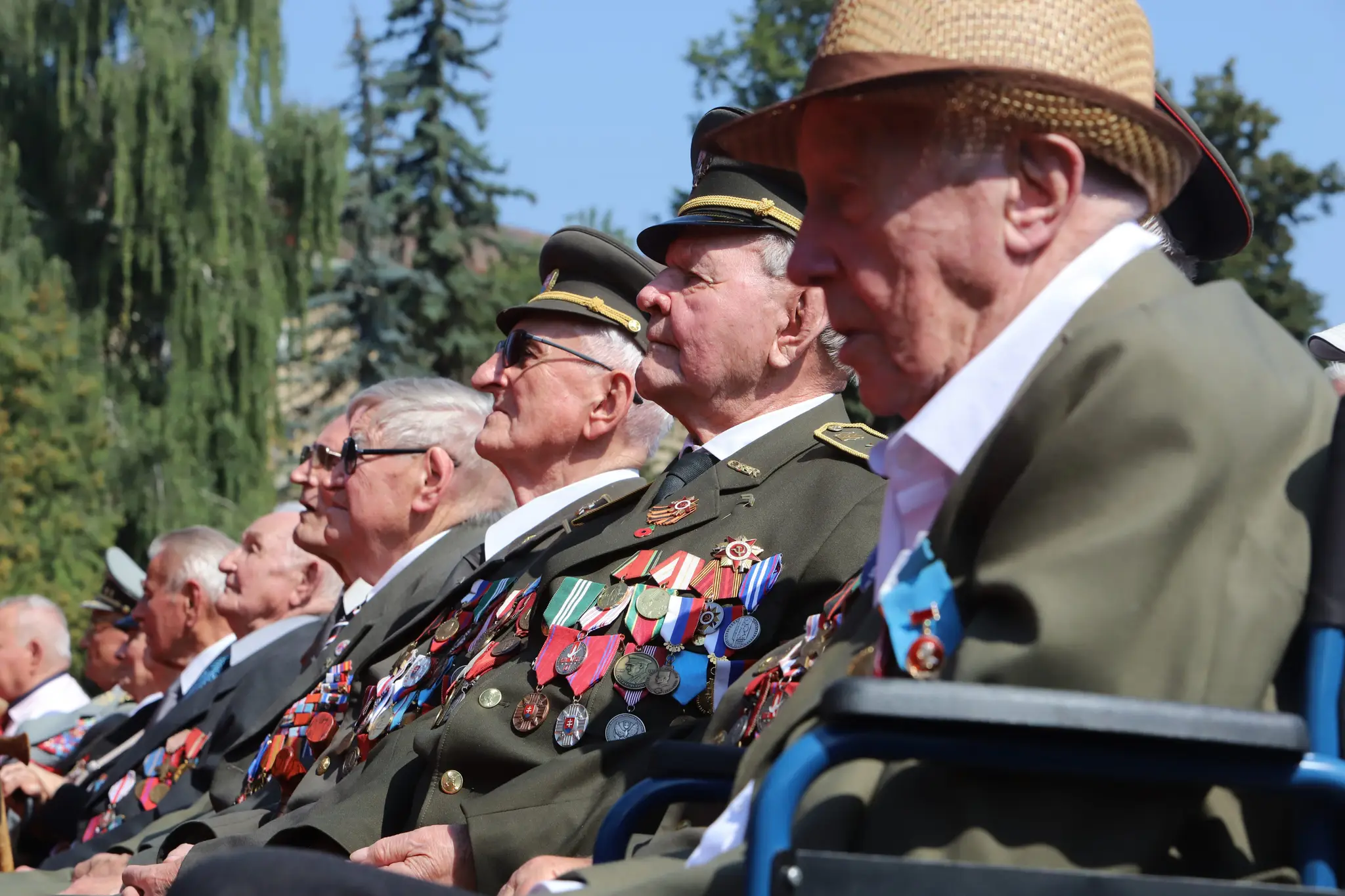 Na archívnej snímke ocenení veteráni.
