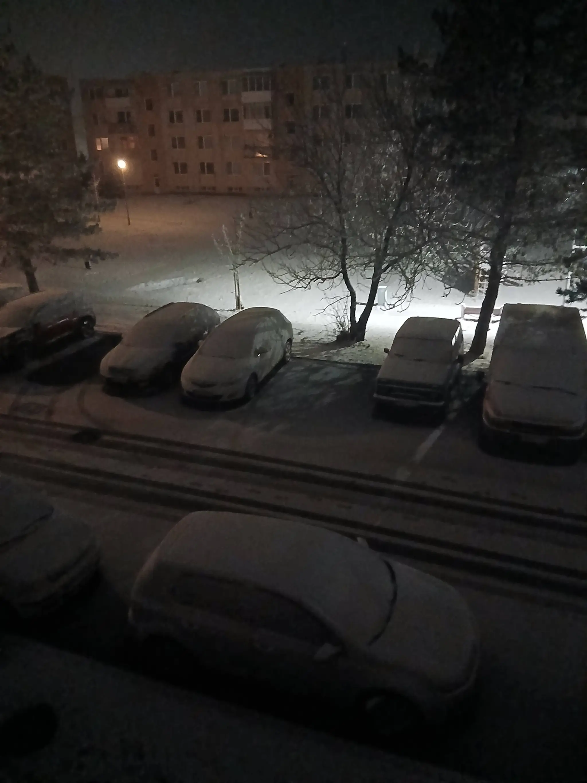 Sneh napadol aj v Rohožníku na Záhorí.