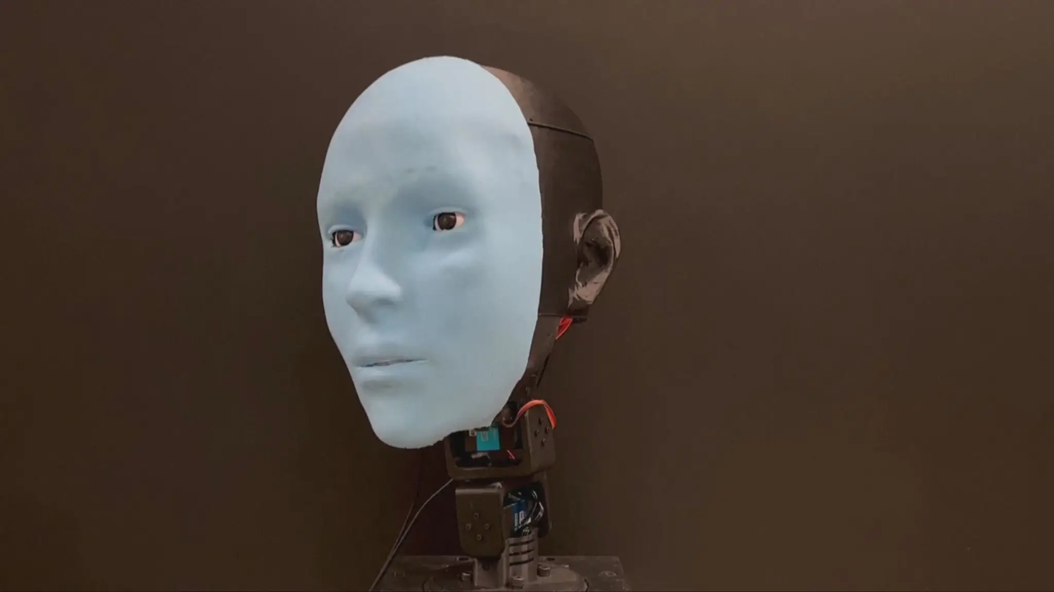 Robot Emo.