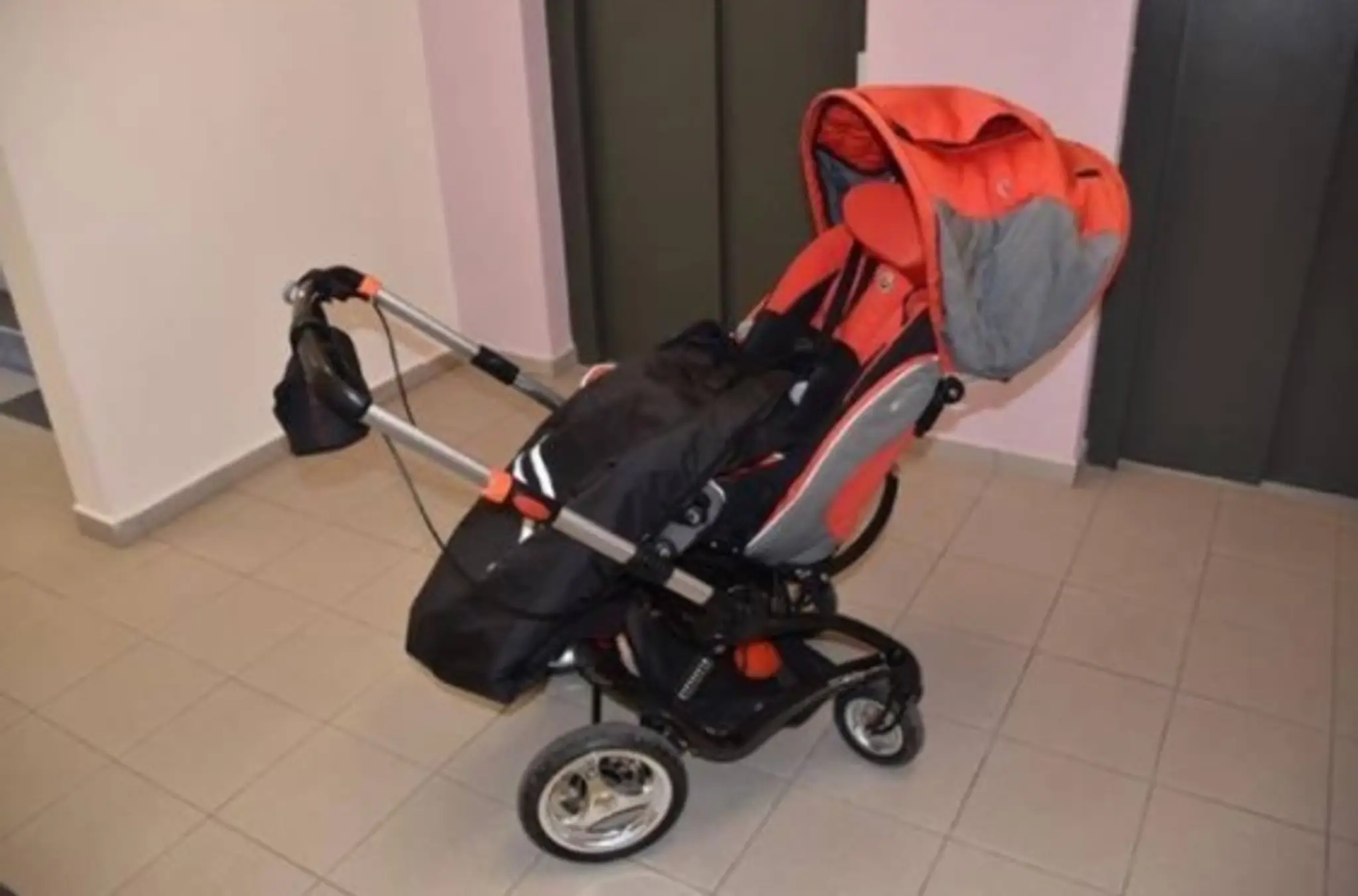 Špeciálny kočík ukradili na Kramároch.