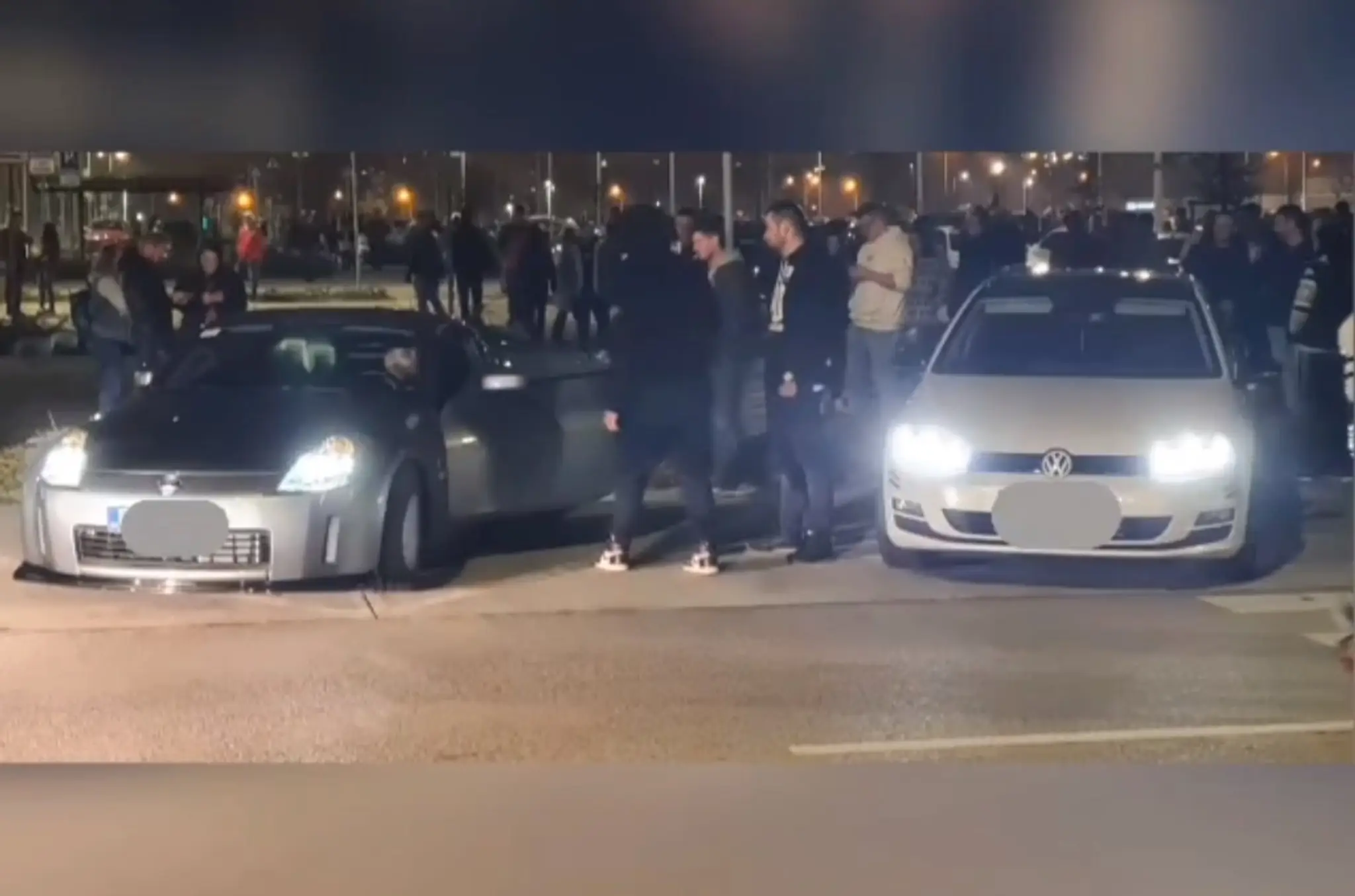 Ilegálny tuningový zraz pred Bory Mall.