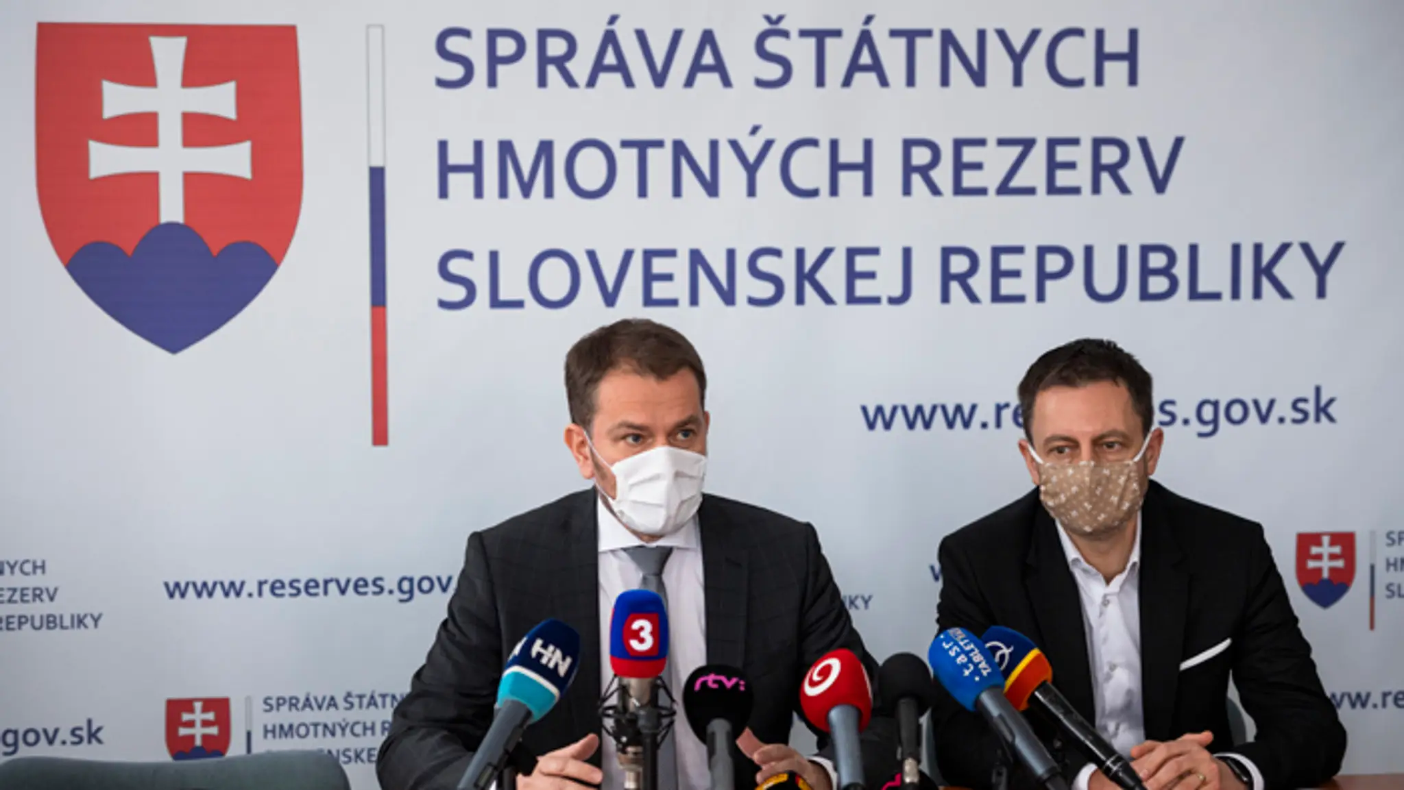 Premiér Igor Matovič a minister financií SR Eduard Heger (obaja OĽaNO).