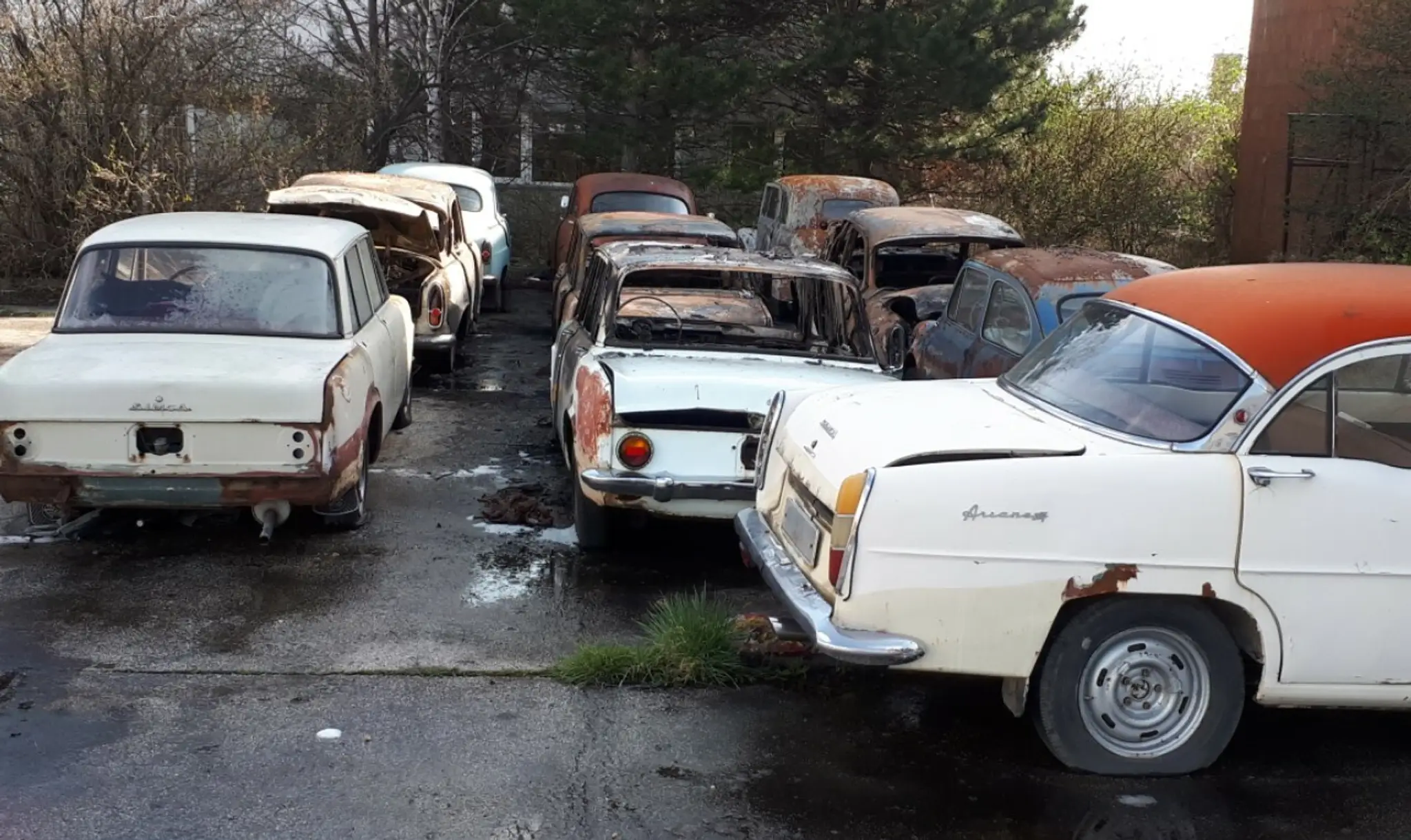 Na Vajnorskej ulici v Bratislave horeli autá