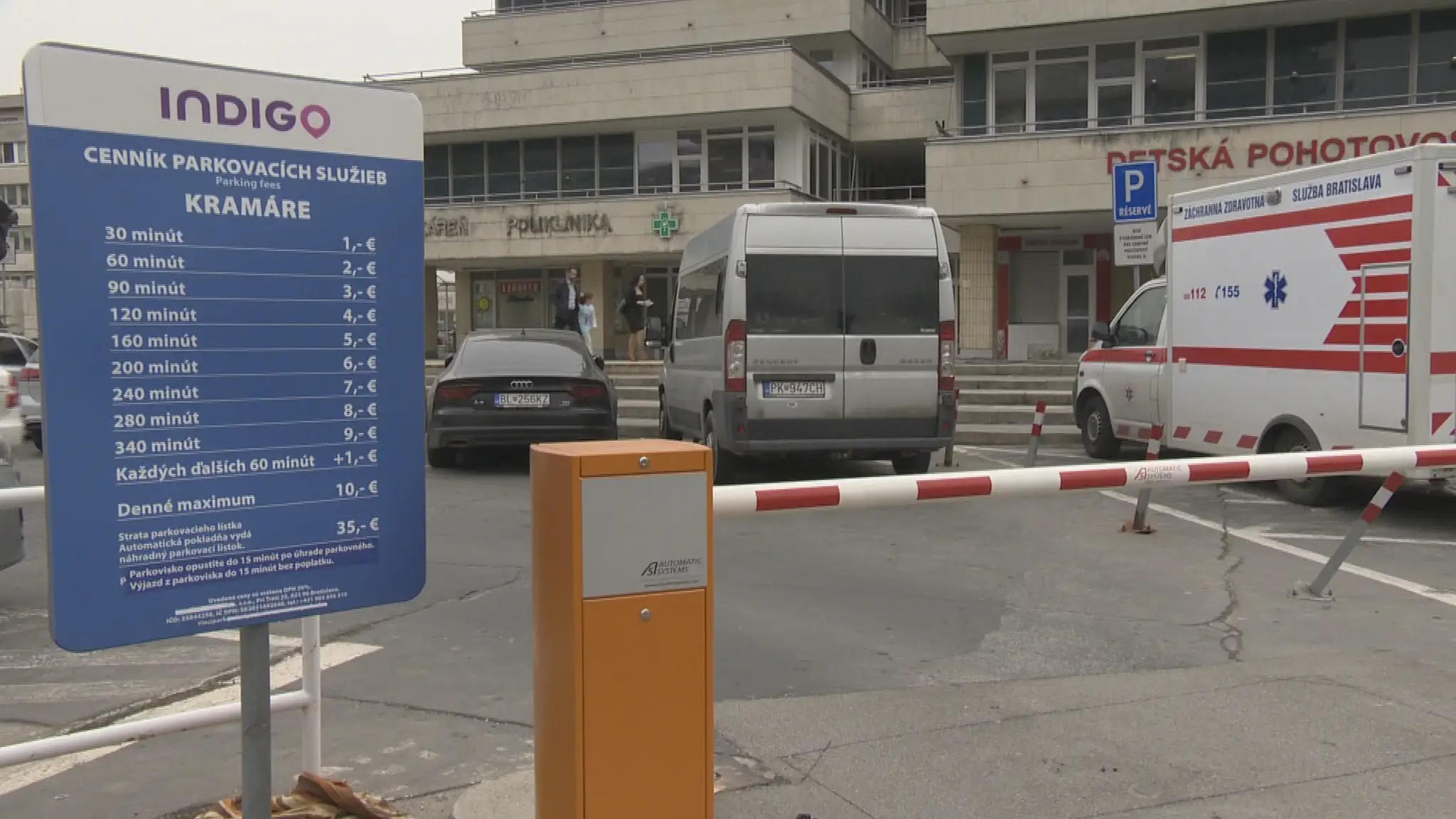 Parkovanie pred UNB.