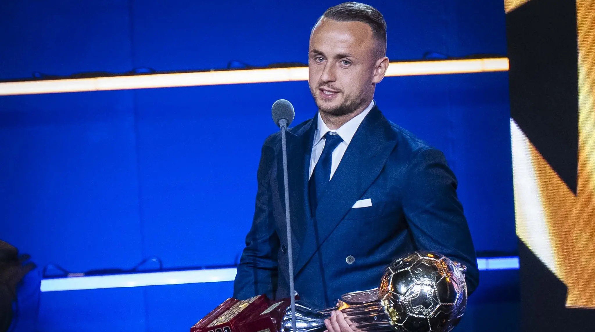Stano Lobotka s cenou pre Futbalistu roka 2024.