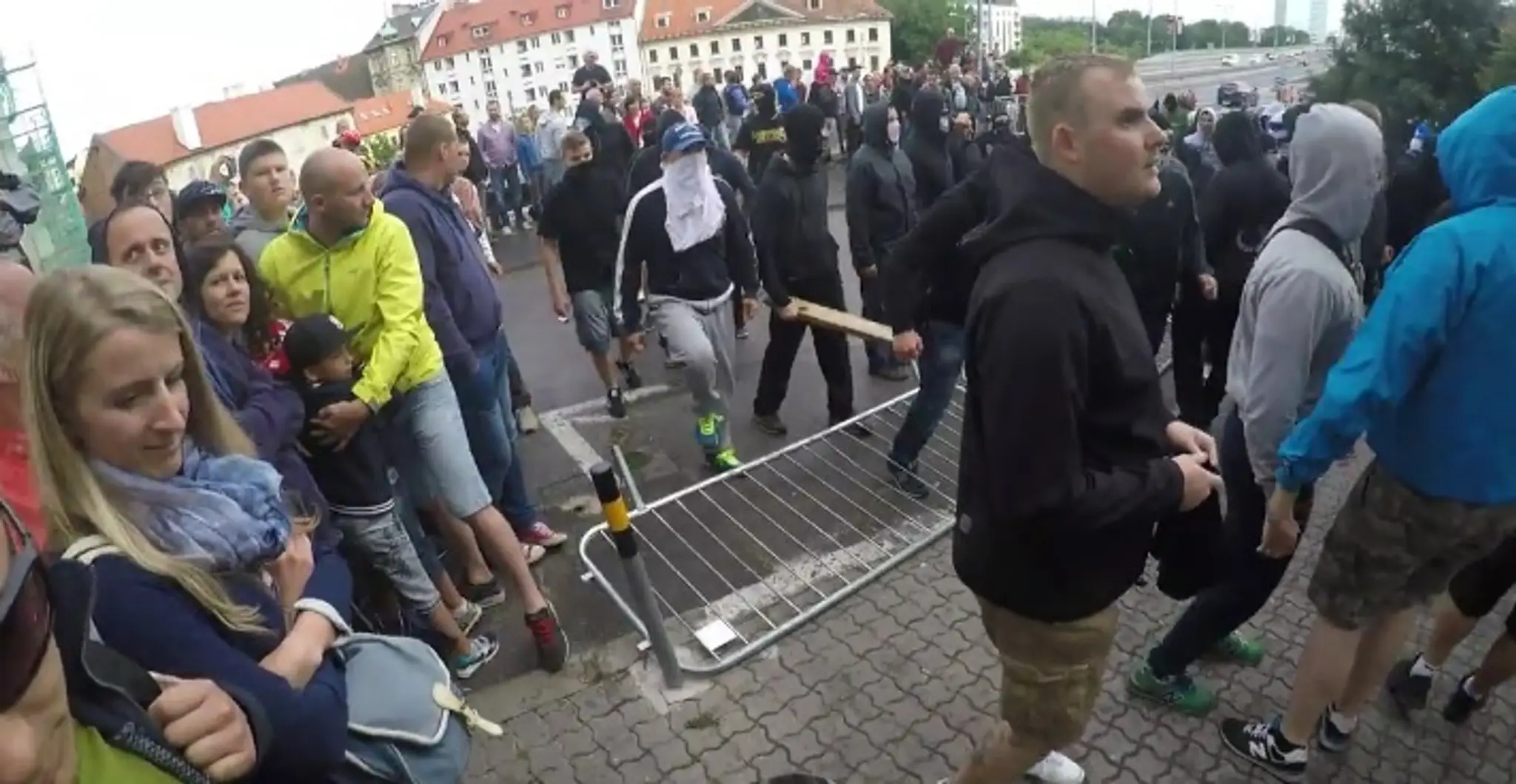 Účastník pretekov nakrútil priebeh demonštrácie proti migrantom