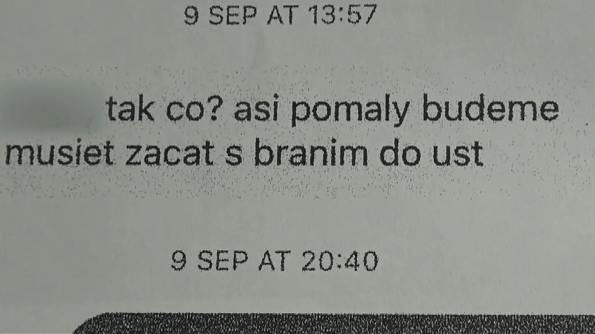 Učiteľ písal žiakovi nevhodné správy