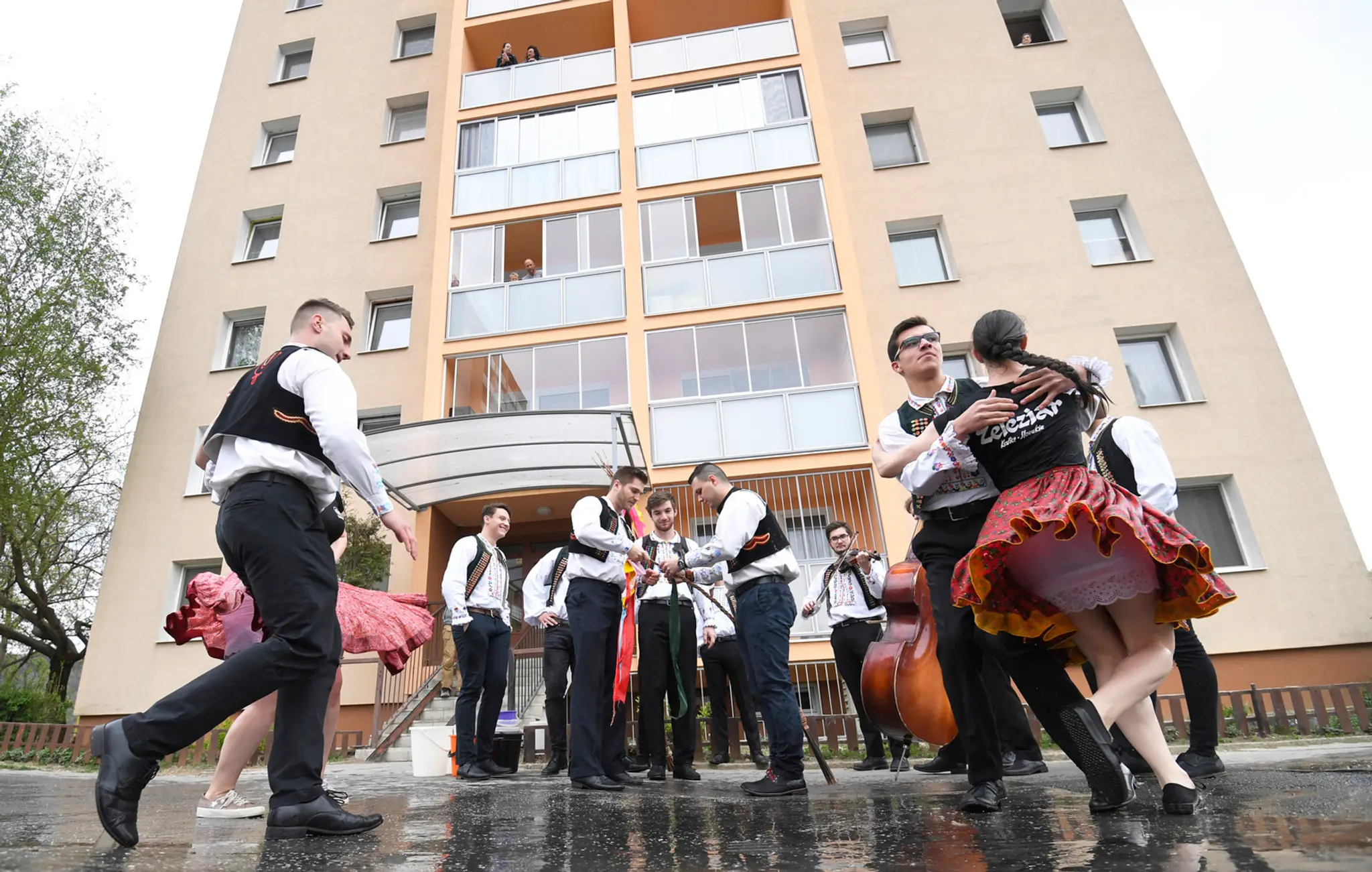 Veľkonočná oblievačka s folklórnym súborom Železiar v Košiciach.