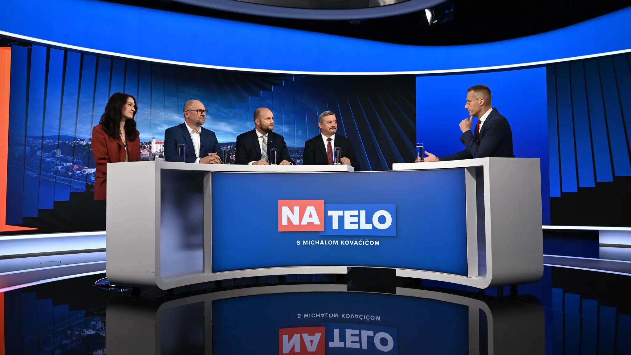 Hosťami Na telo boli Richard Sulík, Jaroslav Naď, József Berényi a Zuzana Gabrižová.
