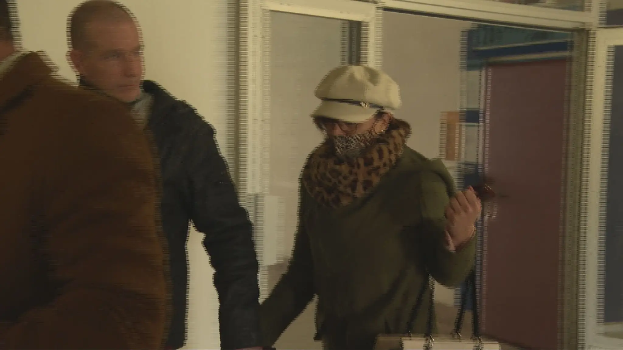 Zdravotná sestra si prichádza na súd vypočuť záverečný verdikt.