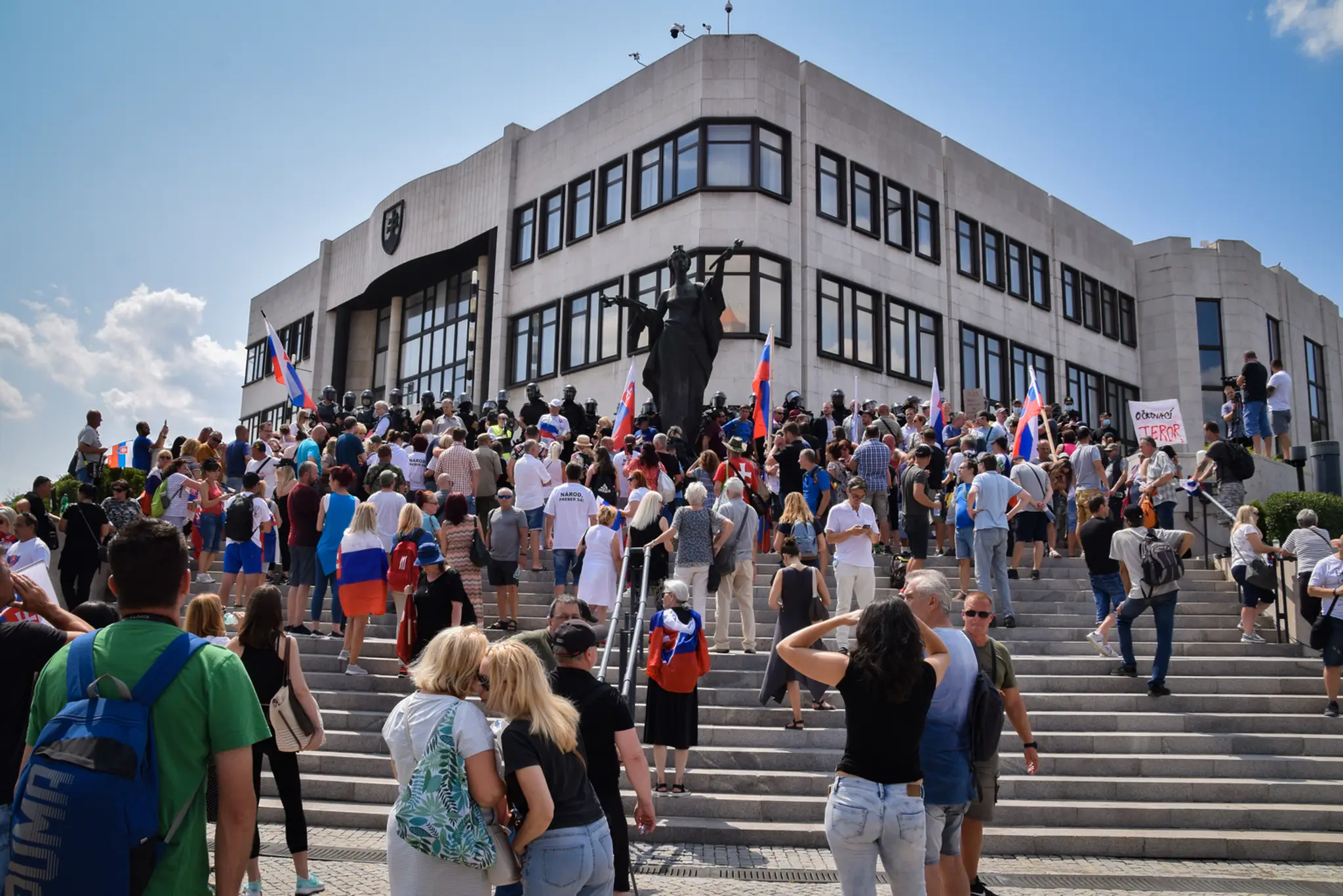 Protest pred NR SR.