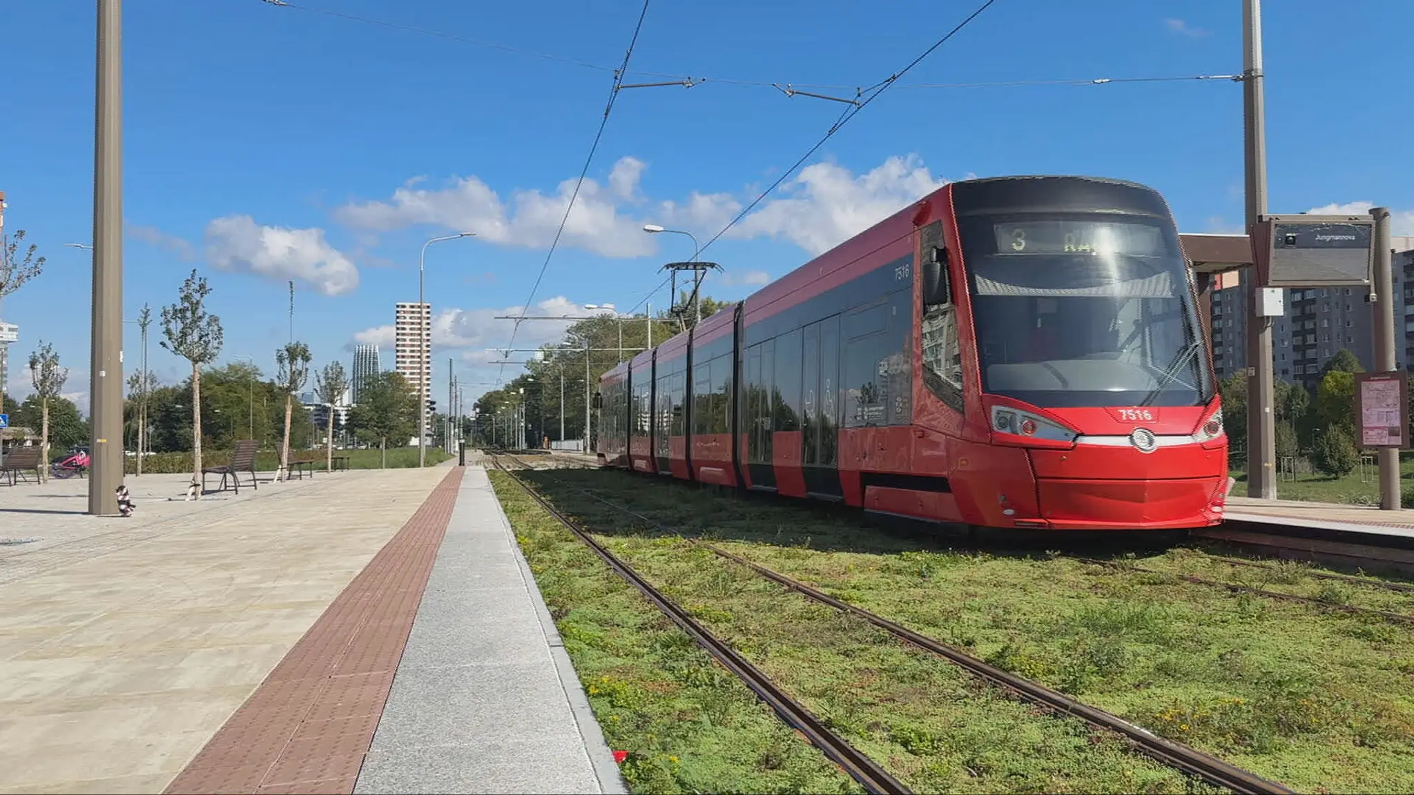 Petržalčania chcú vedieť, kedy bude električka hotová