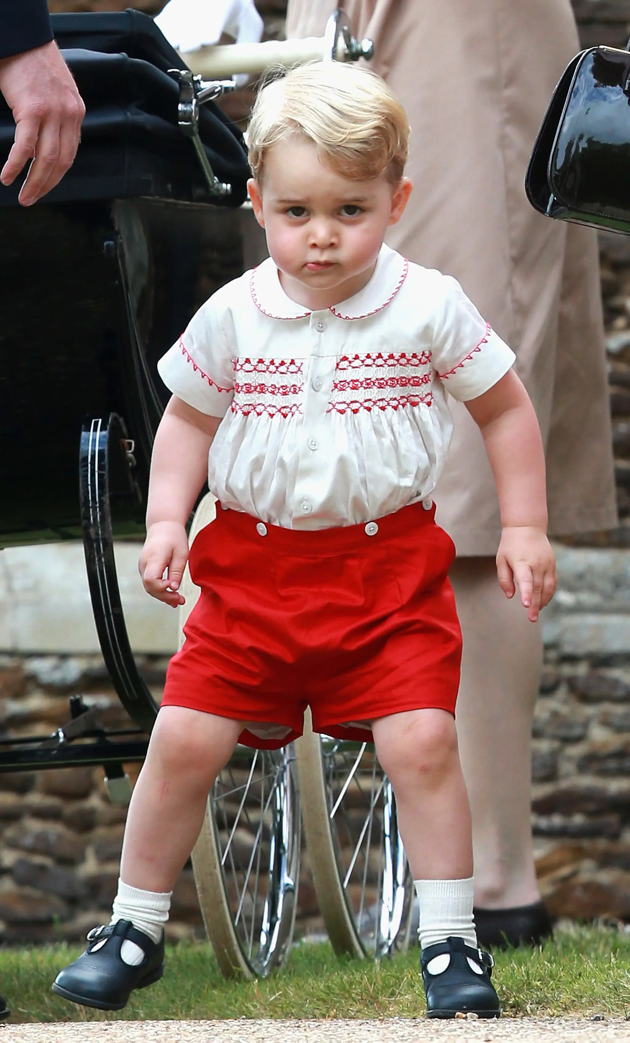 George po odchode z krstu sestry Charlotte v Sandringhame 5. júla 2015.