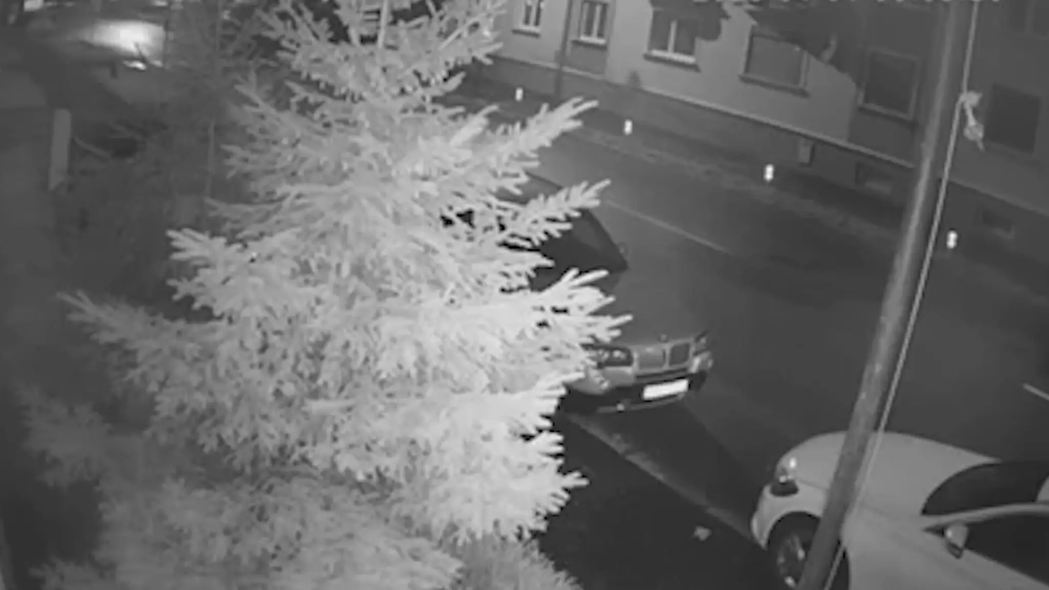 Muž dobodal ženu.