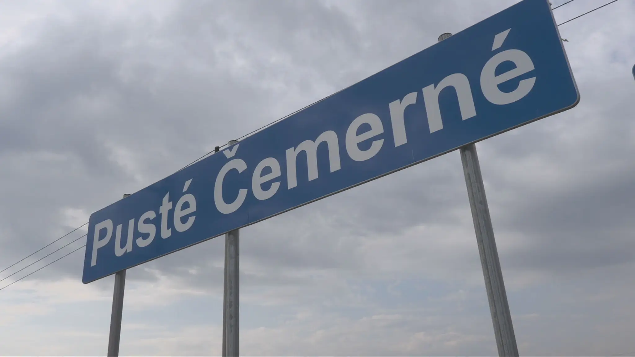 Jedna z nových zastávok, kde však vlaky nestoja.