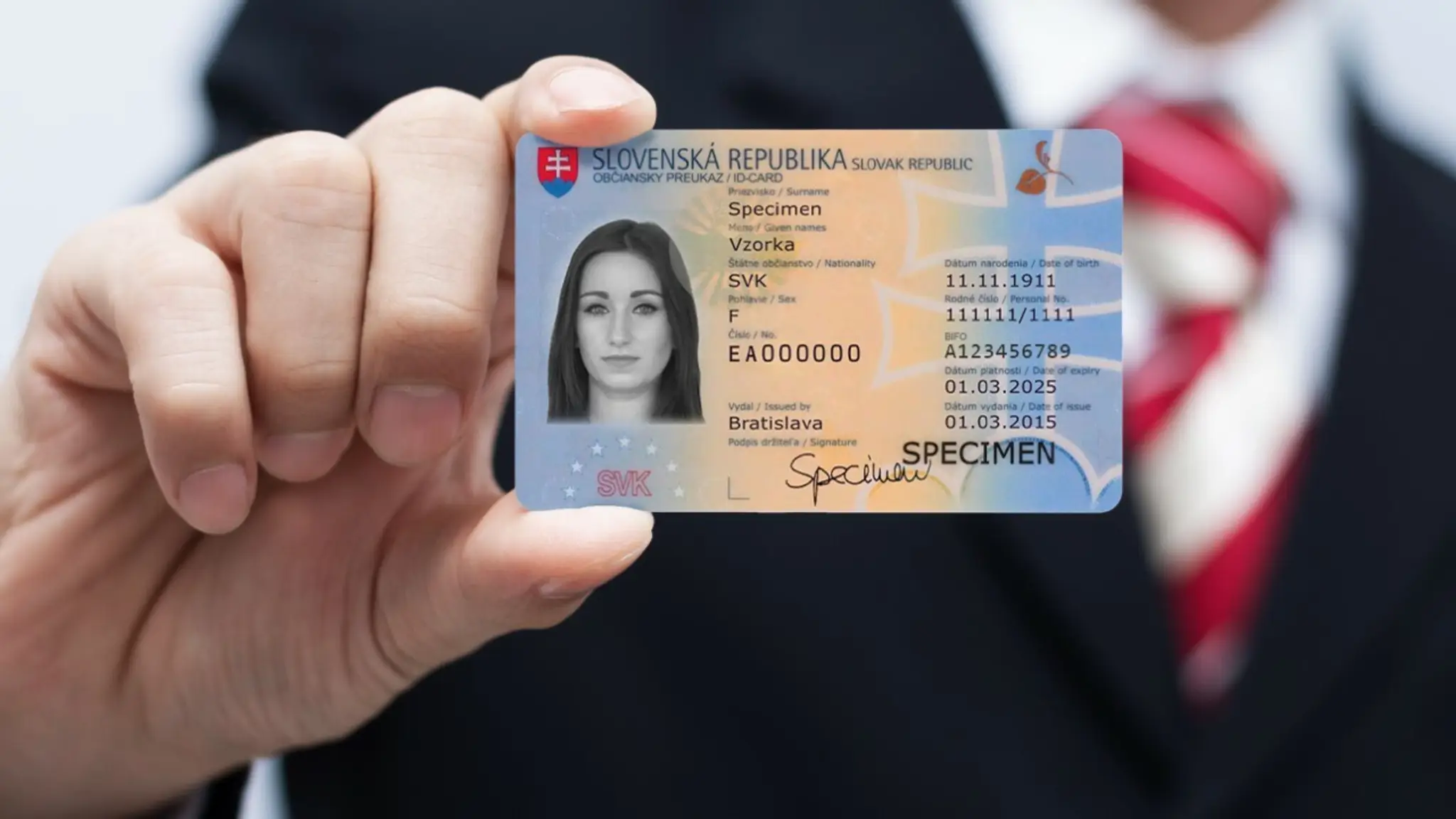 Občiansky preukaz s BIFO (ilustračná snímka)
