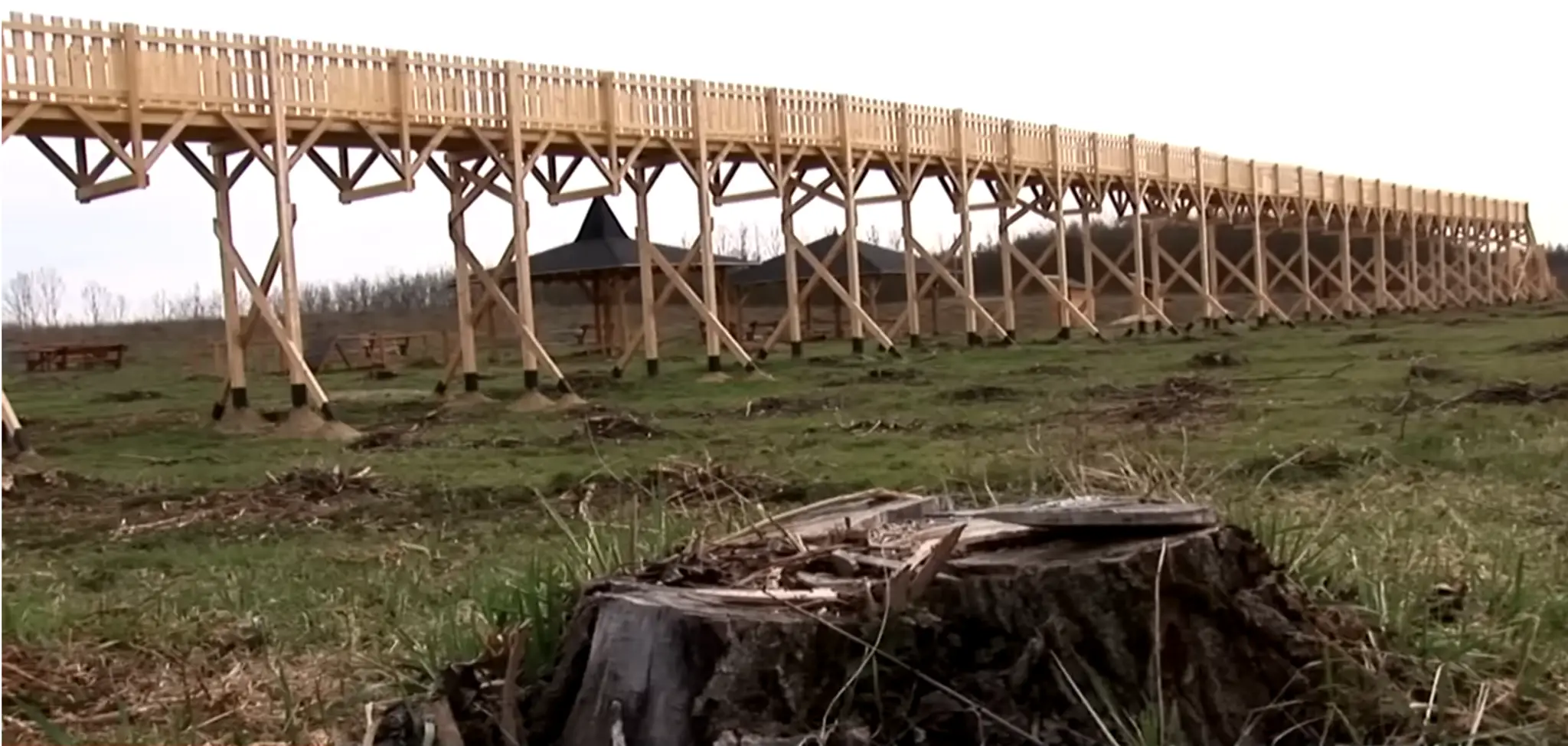 Chodník korunami stromov v Maďarsku.