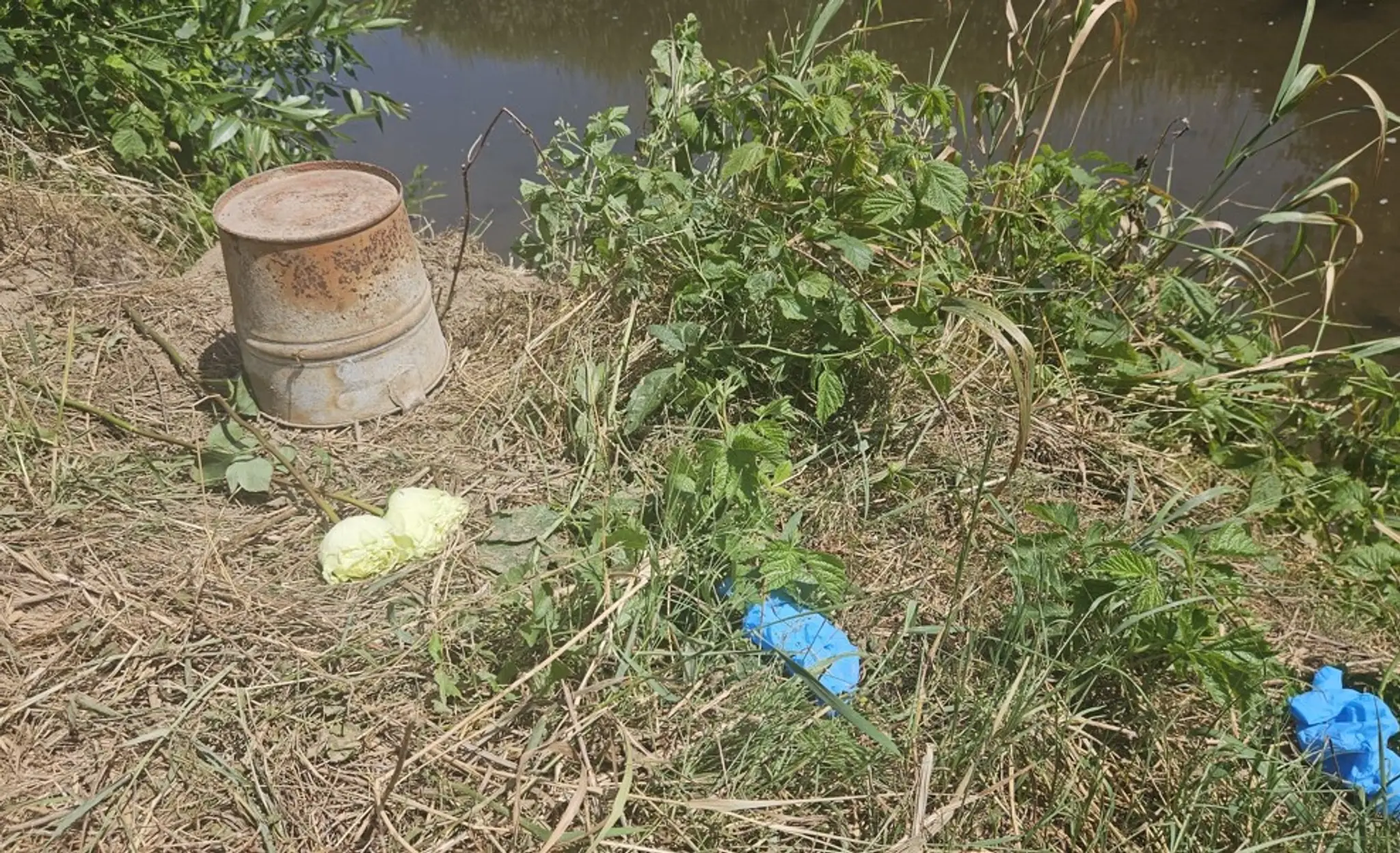 FOTO: Pri tragédii na Gemeri zahynuli otec so synom. Zabila ich elektrina, keď chceli poliať záhradu