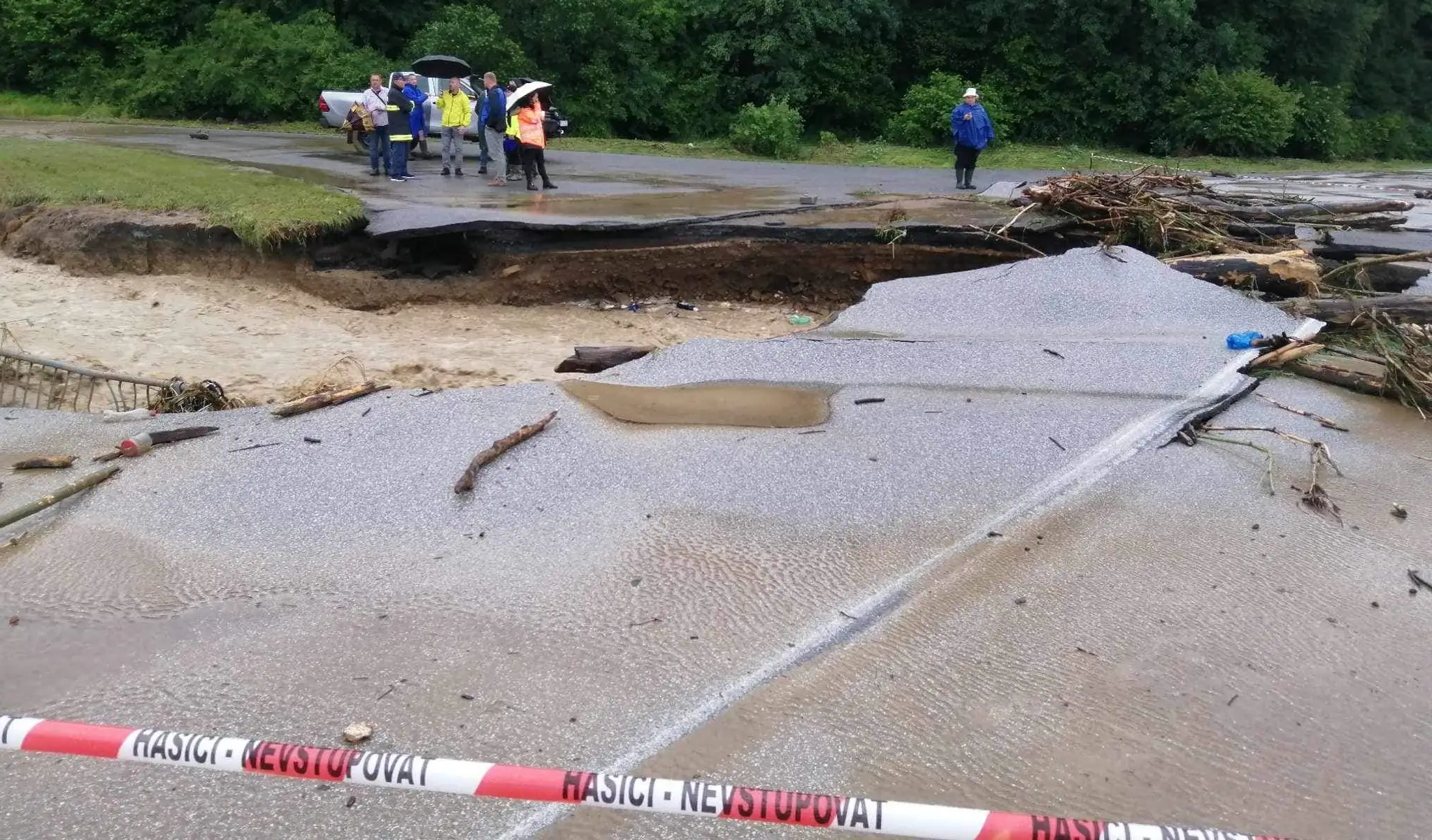 Poškodený most pri Bardejovskej Novej Vsi.