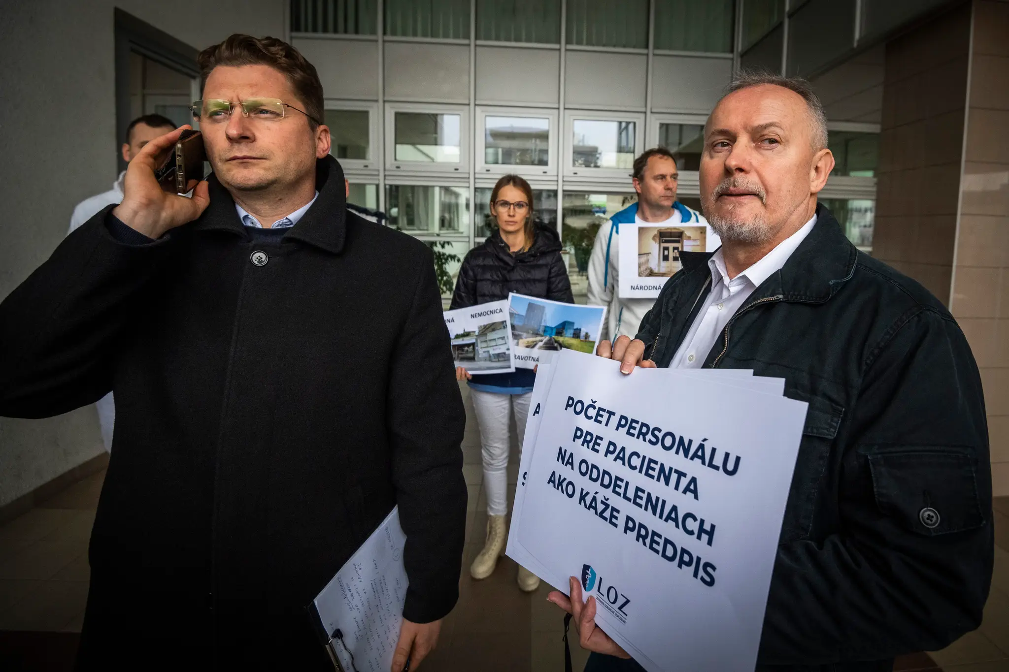 Predseda Základnej odborovej organizácie LOZ v Detskom kardiocentre – NÚSCH, a.s., Bratislava Ján Sýkora a predseda Lekárskeho odborového združenia (LOZ) Peter Visolajský.