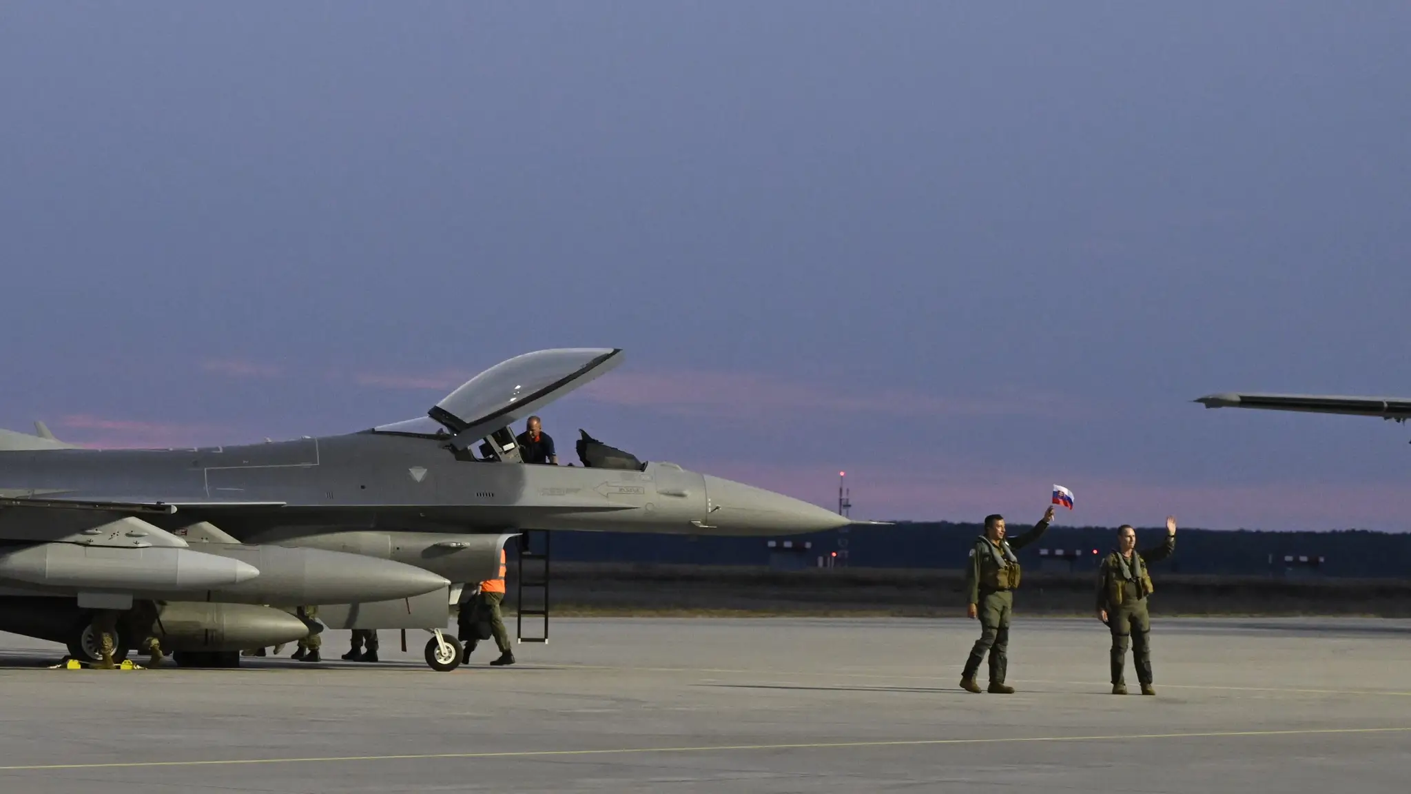 Stíhačka F-16 na základni v Kuchyni.