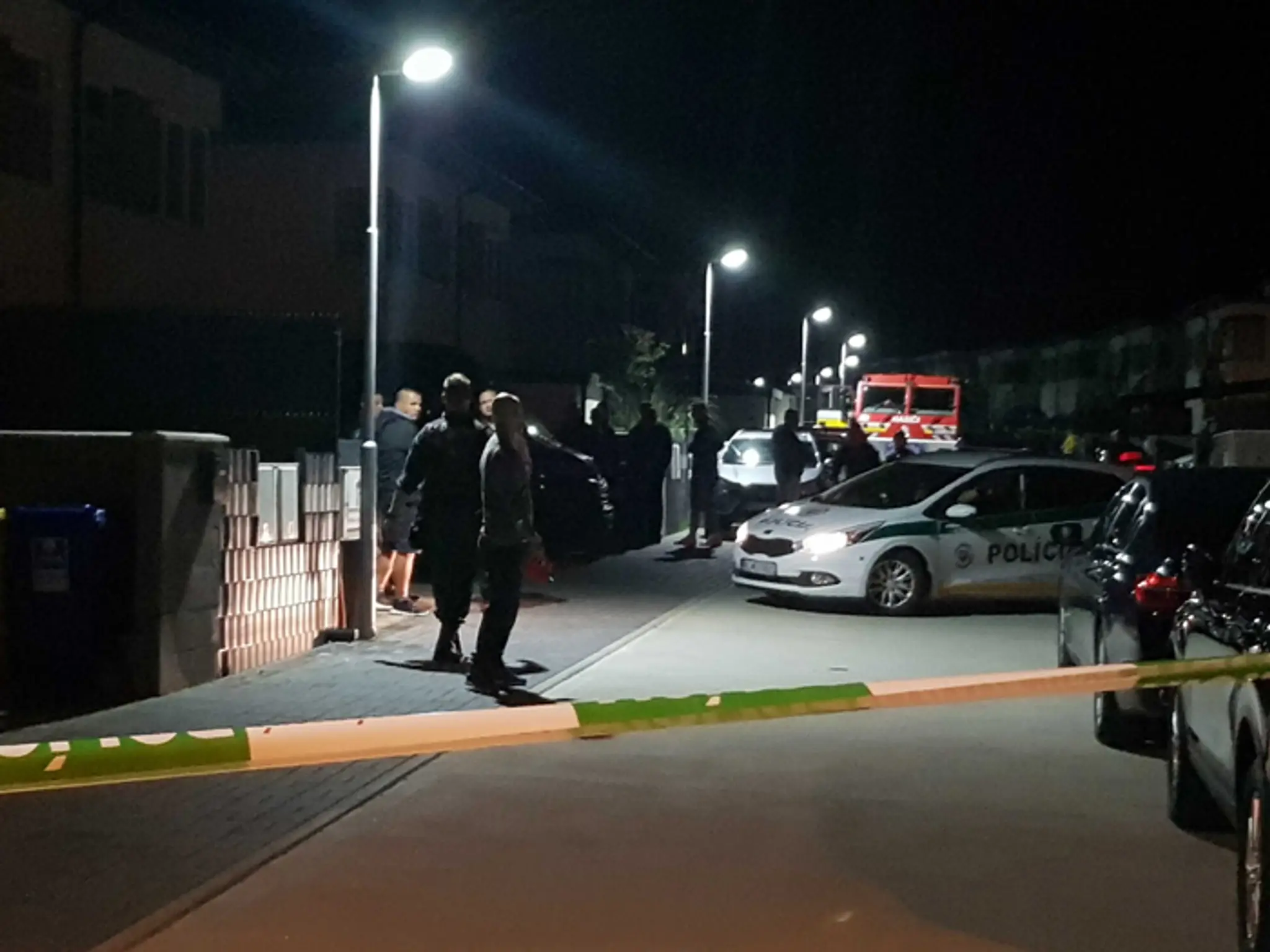 Polícia uzavrela celú ulicu.