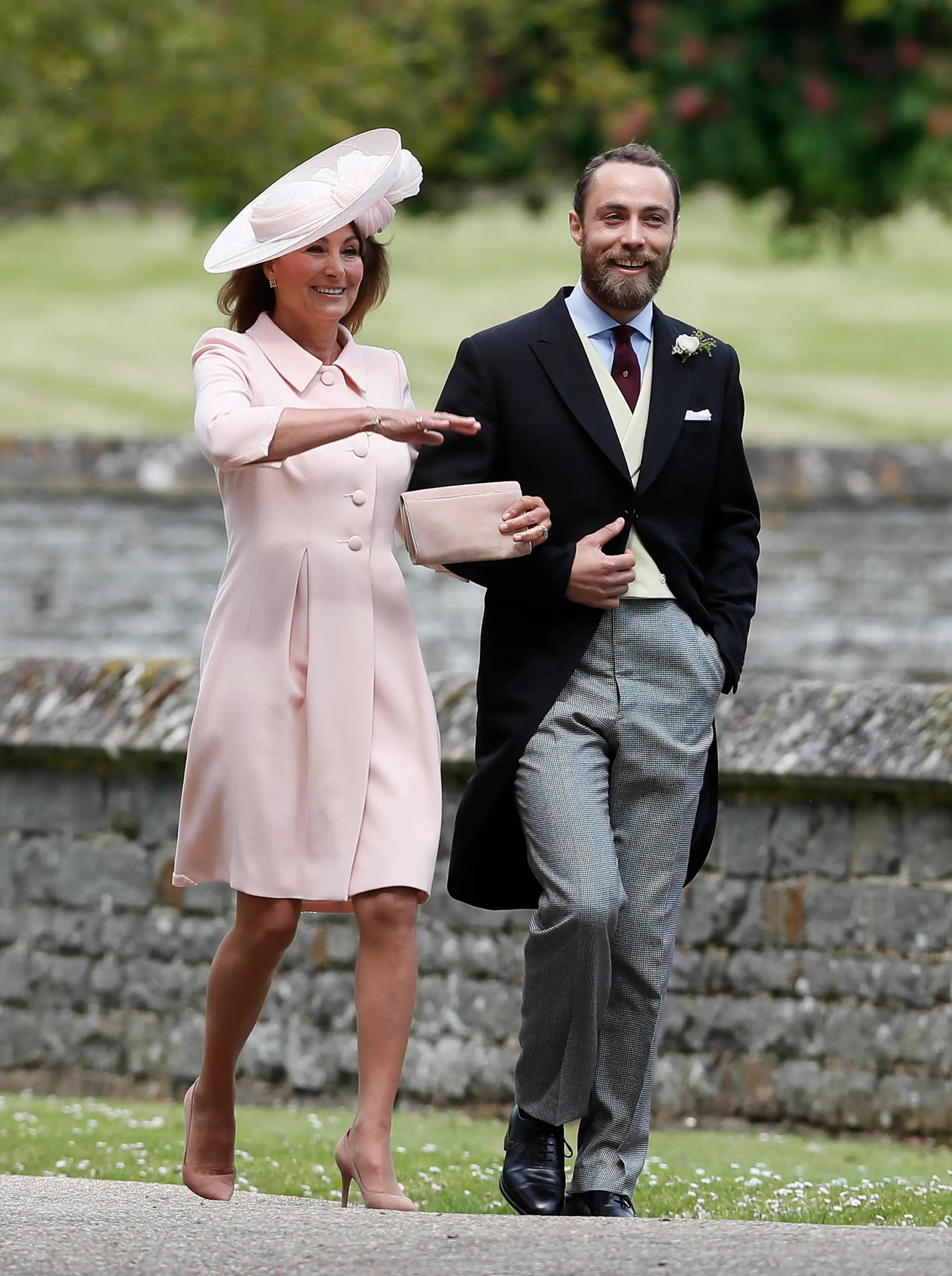 Mama nevesty Carole Middleton a brat nevesty James.