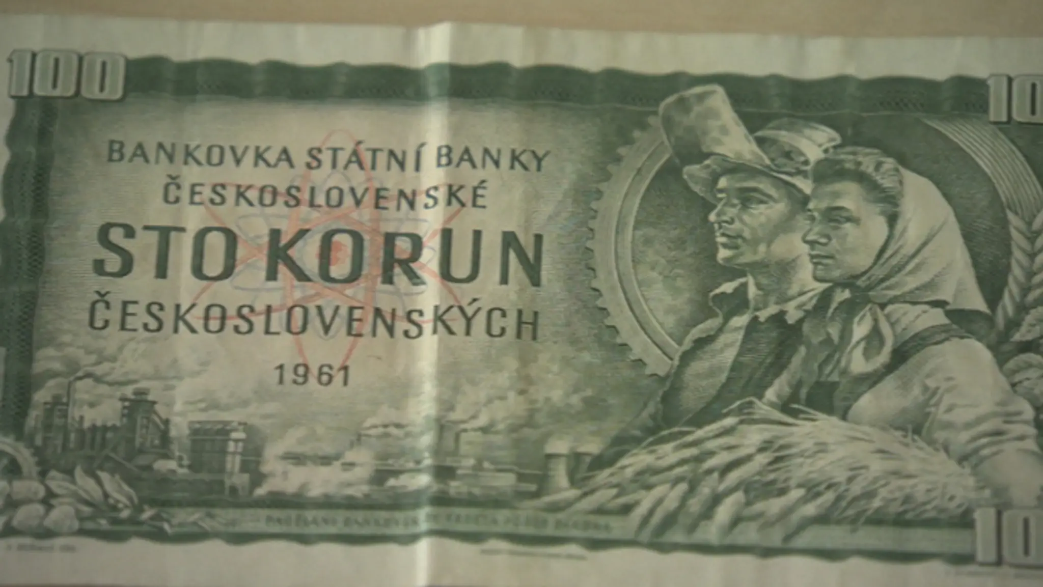 Československá bankovka v hodnote 100 Kčs.