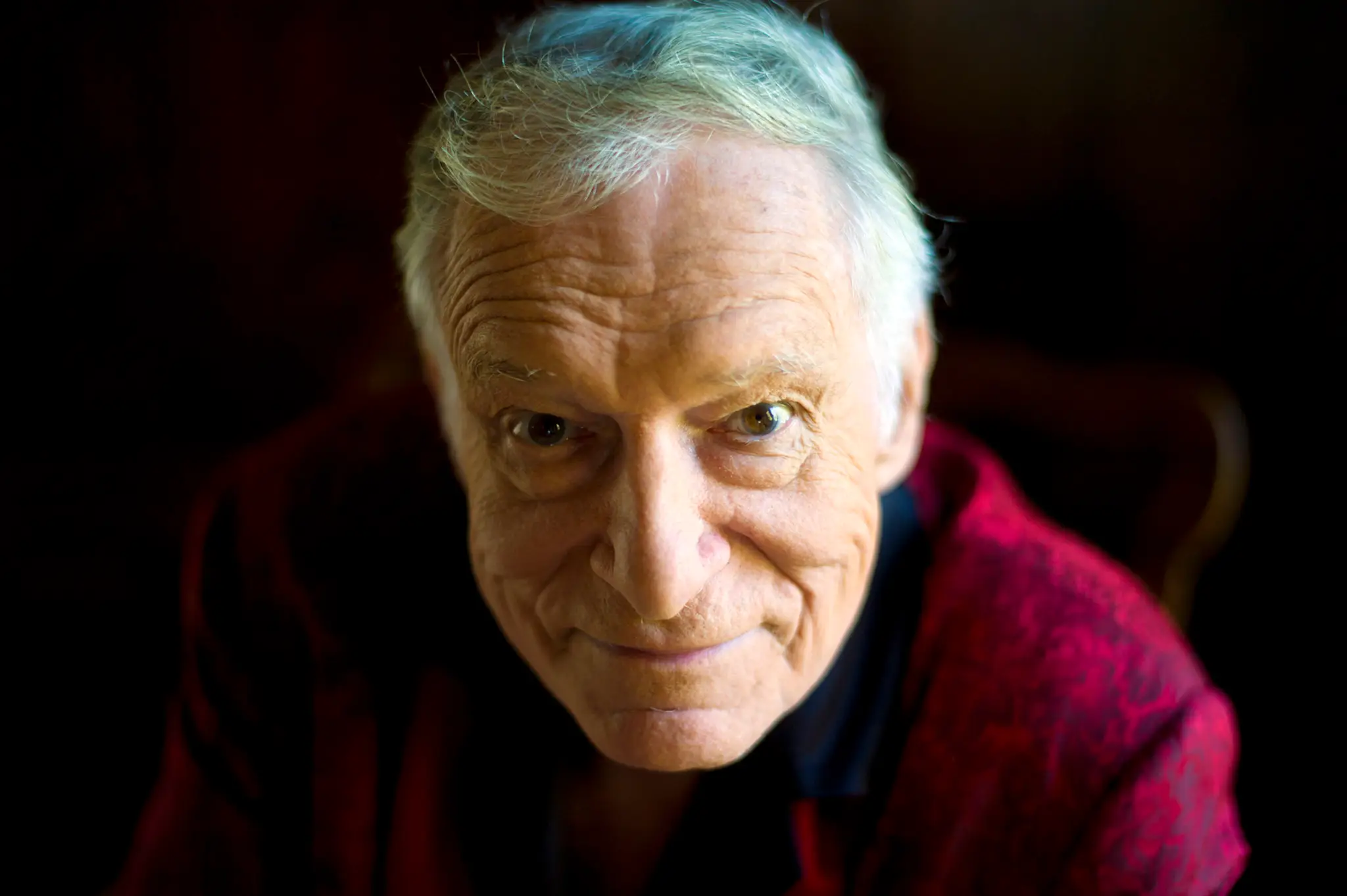 Zľava Holly Madison, Bridget Marquardt, Hugh Hefner a Kendra Wilkinson na premiére The House Bunny v Los Angeles