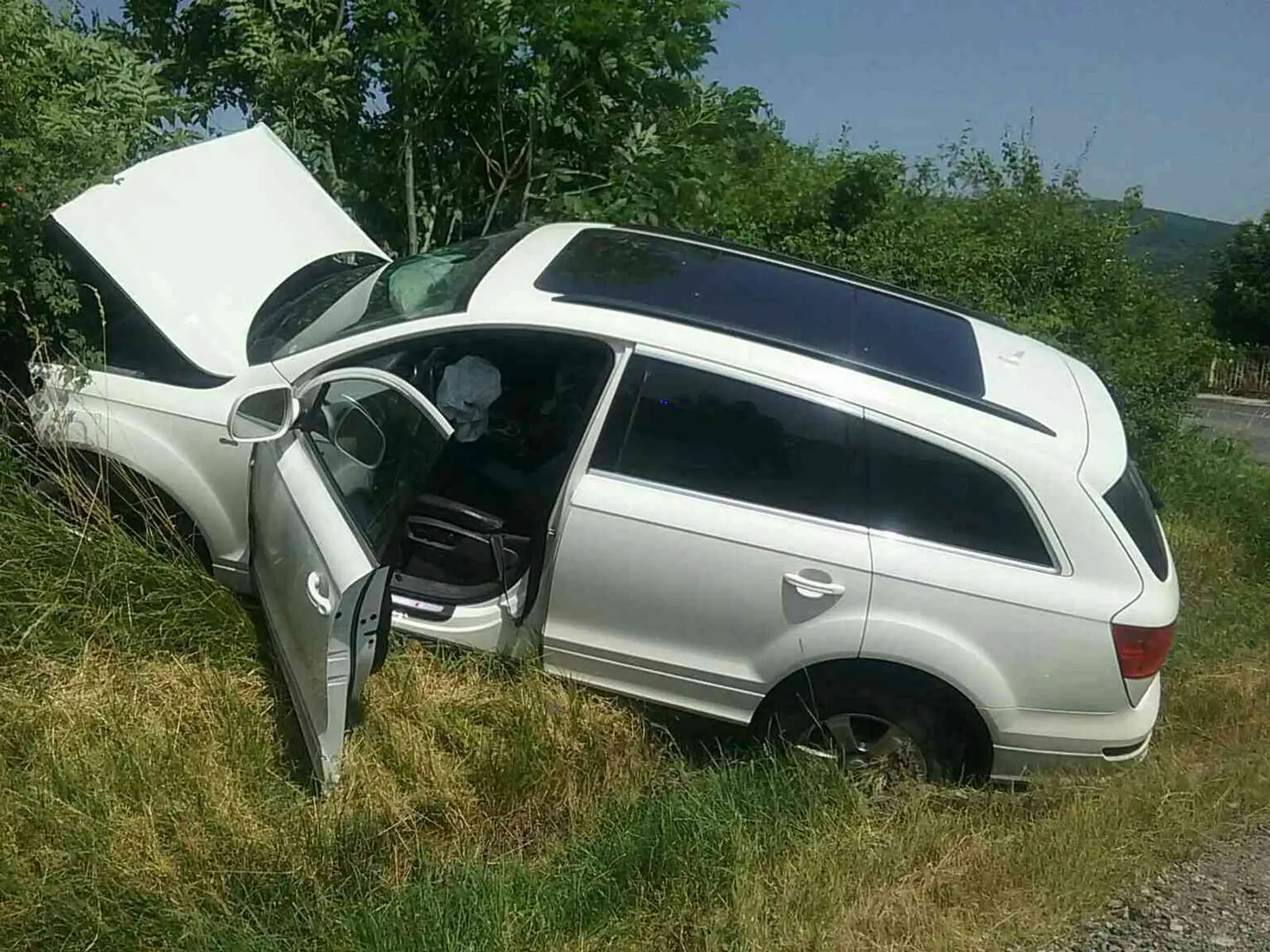 Auto po nehode v katastri obce Pohranice.