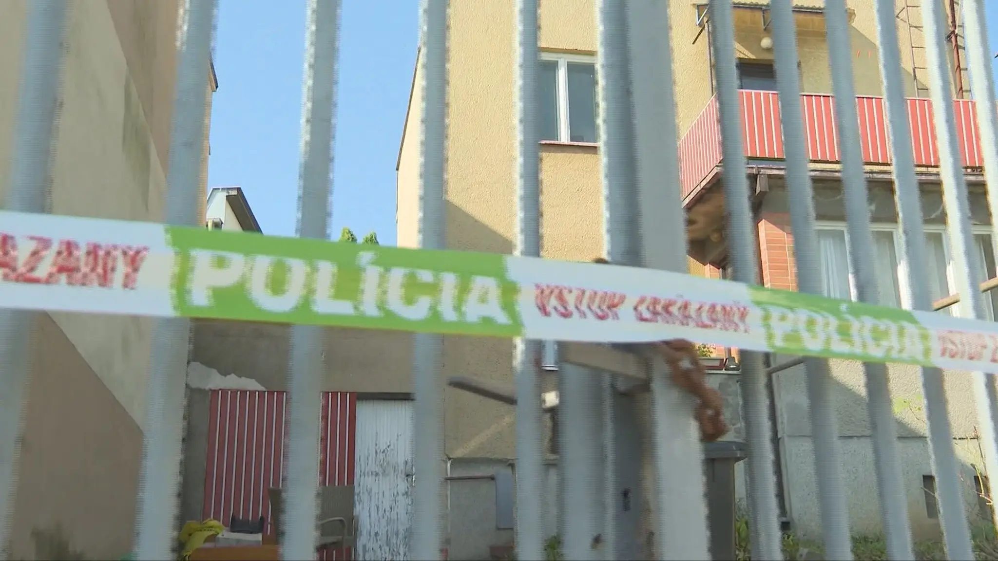 Dom, v ktorom muž zaútočil na svoju sestru kovovou tyčou