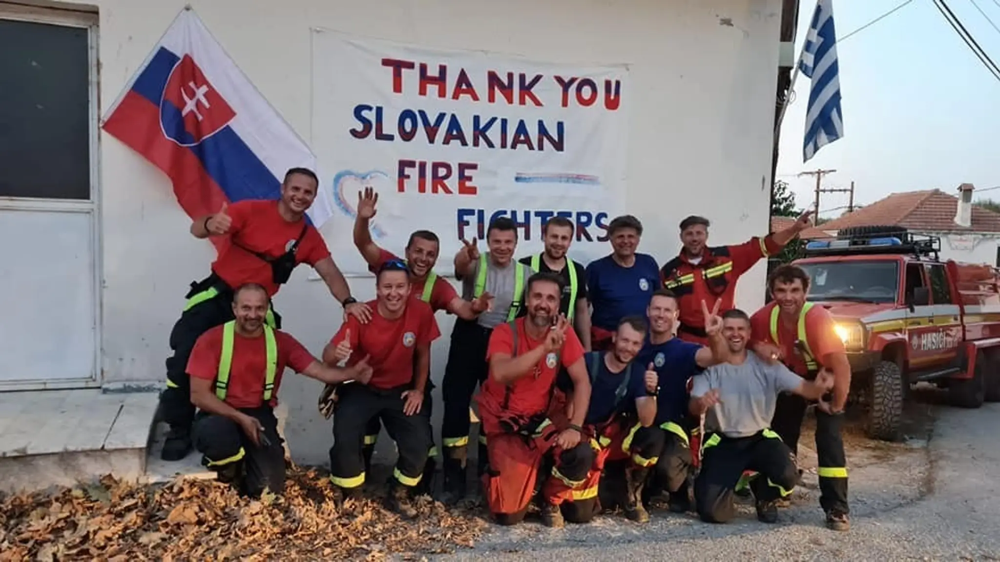 Slovenskí hasiči pomáhajúä v Grécku s lesnými požiarmi
