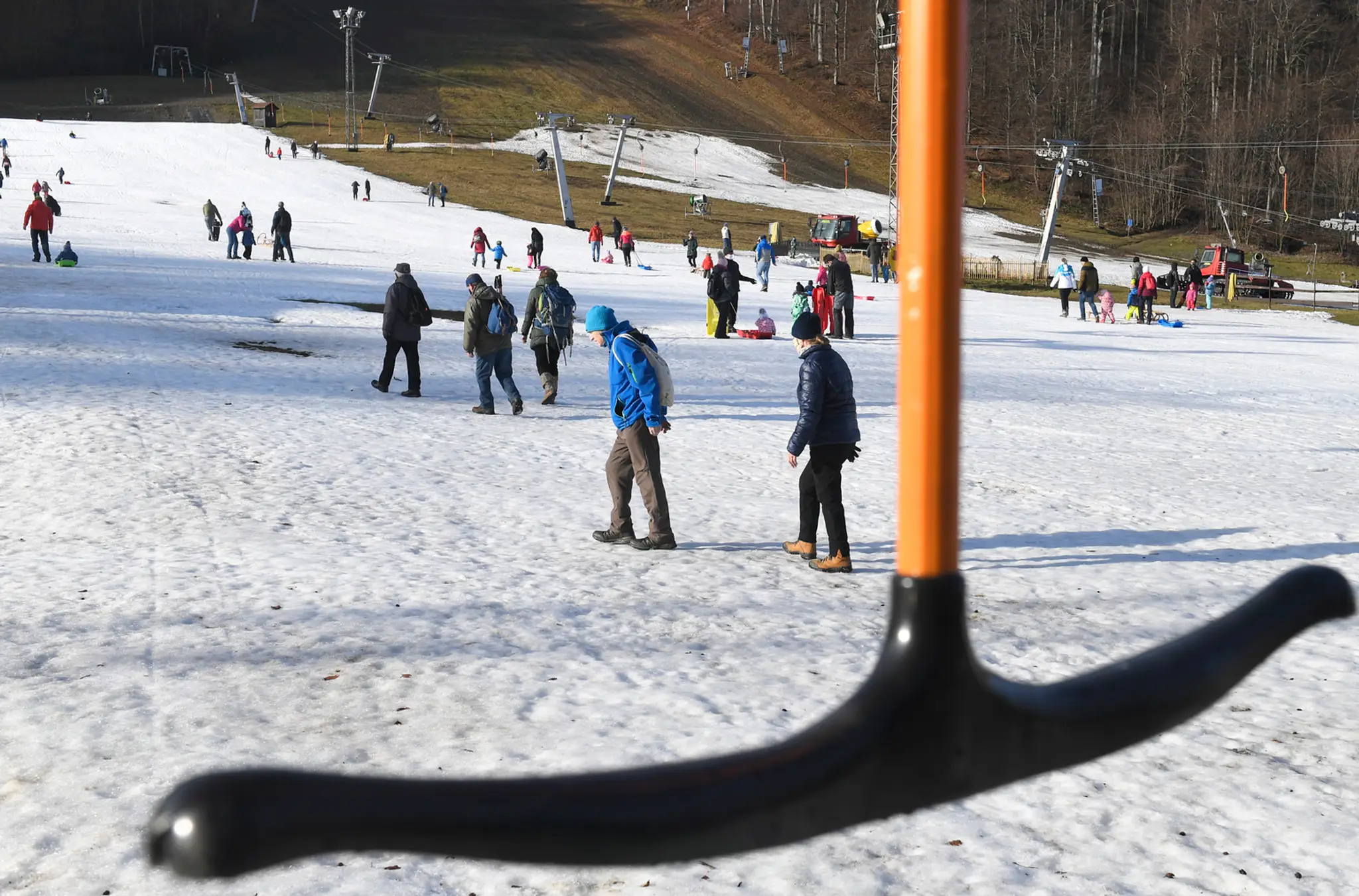 Turisti na Štrbskom plese. (2.1.2021)