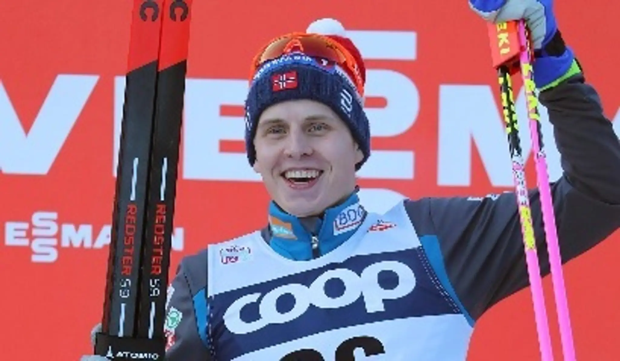 Uprostred holandský pretekár Sven Kramer.